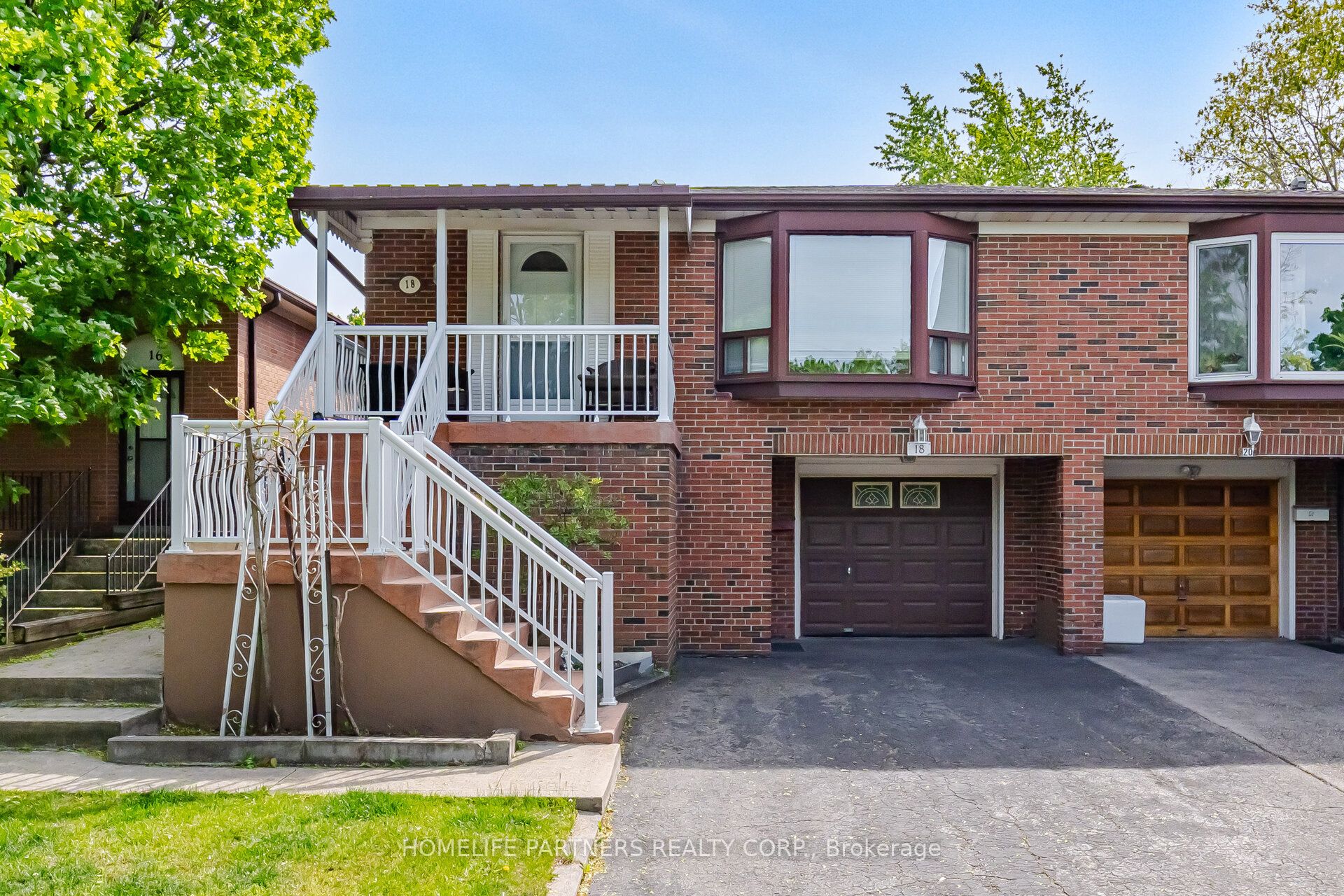 18 Zealand Road, Toronto, ON M9R 3W4