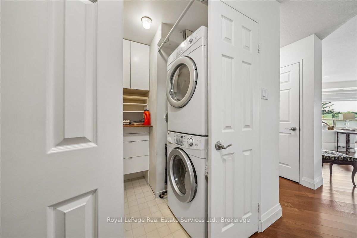 2511 Lakeshore Road W 405, Oakville, ON L6L 6L9 photo 4
