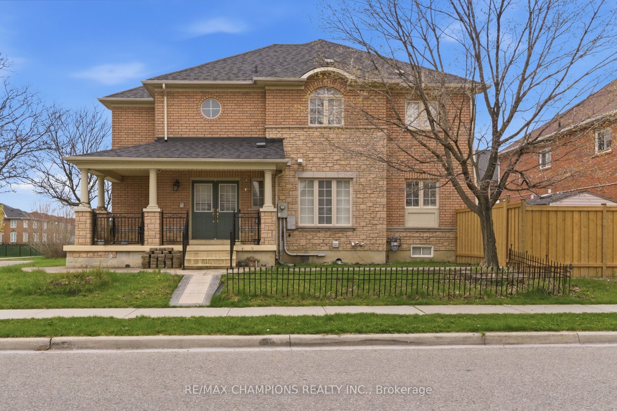 28 Egypt Drive, Brampton, ON L6R 2W3 photo 2