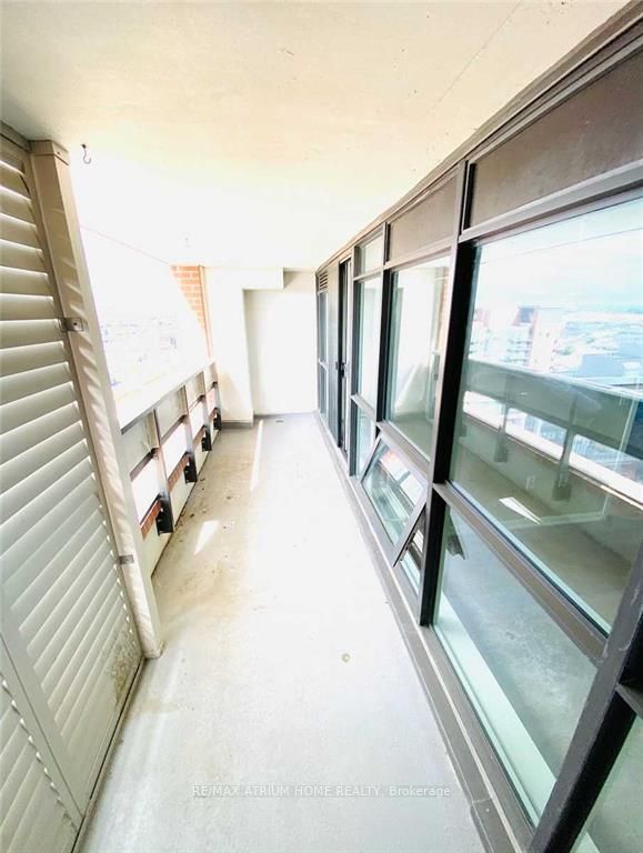 800 Lawrence Avenue W 1818, Toronto, ON M6A 1C3 photo 3