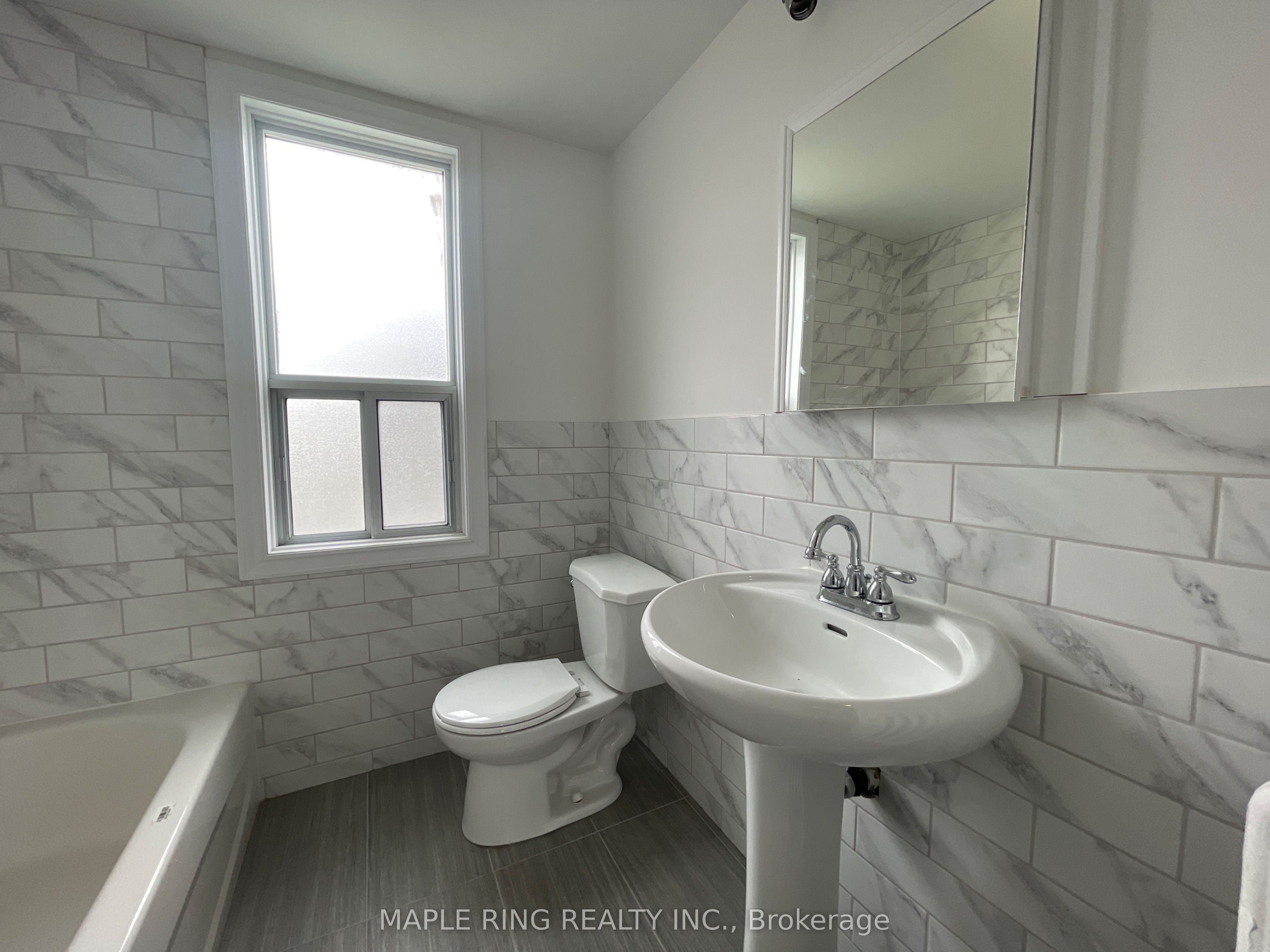 12 Dwight Avenue 7, Toronto, ON M8V 1X2 photo 3