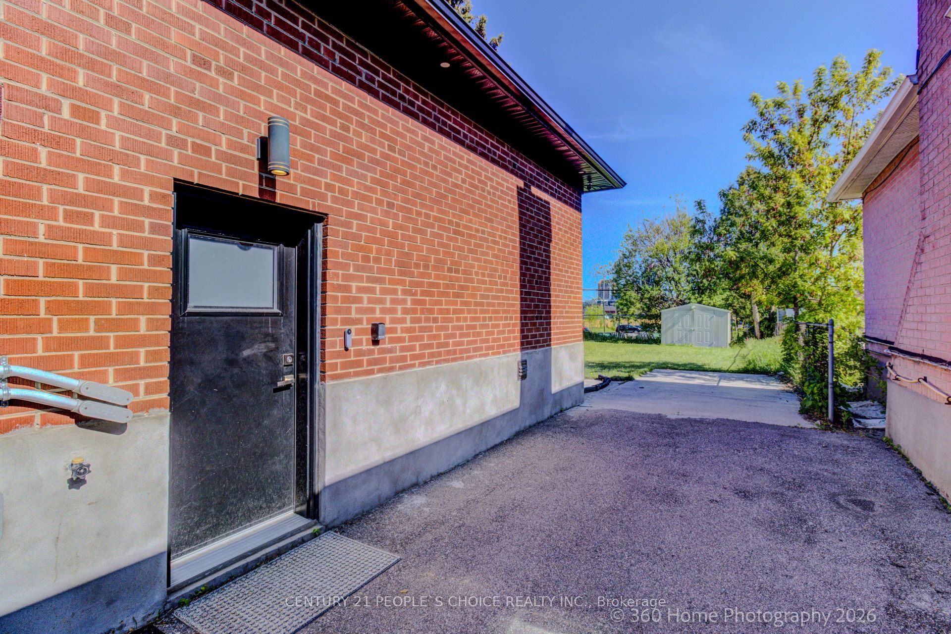 37 Bentworth Avenue Lower, Toronto, ON M6A 1P1 photo 3