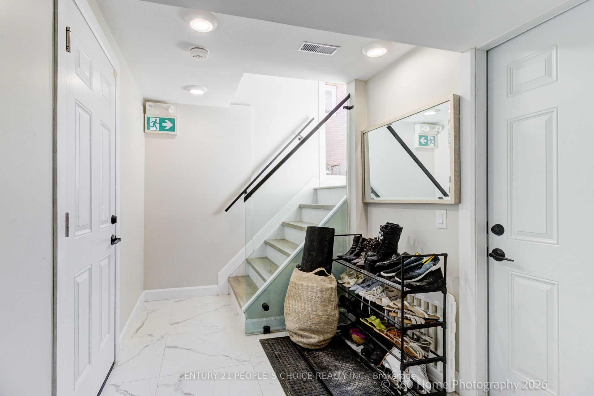 37 Bentworth Avenue Lower, Toronto, ON M6A 1P1 photo 4