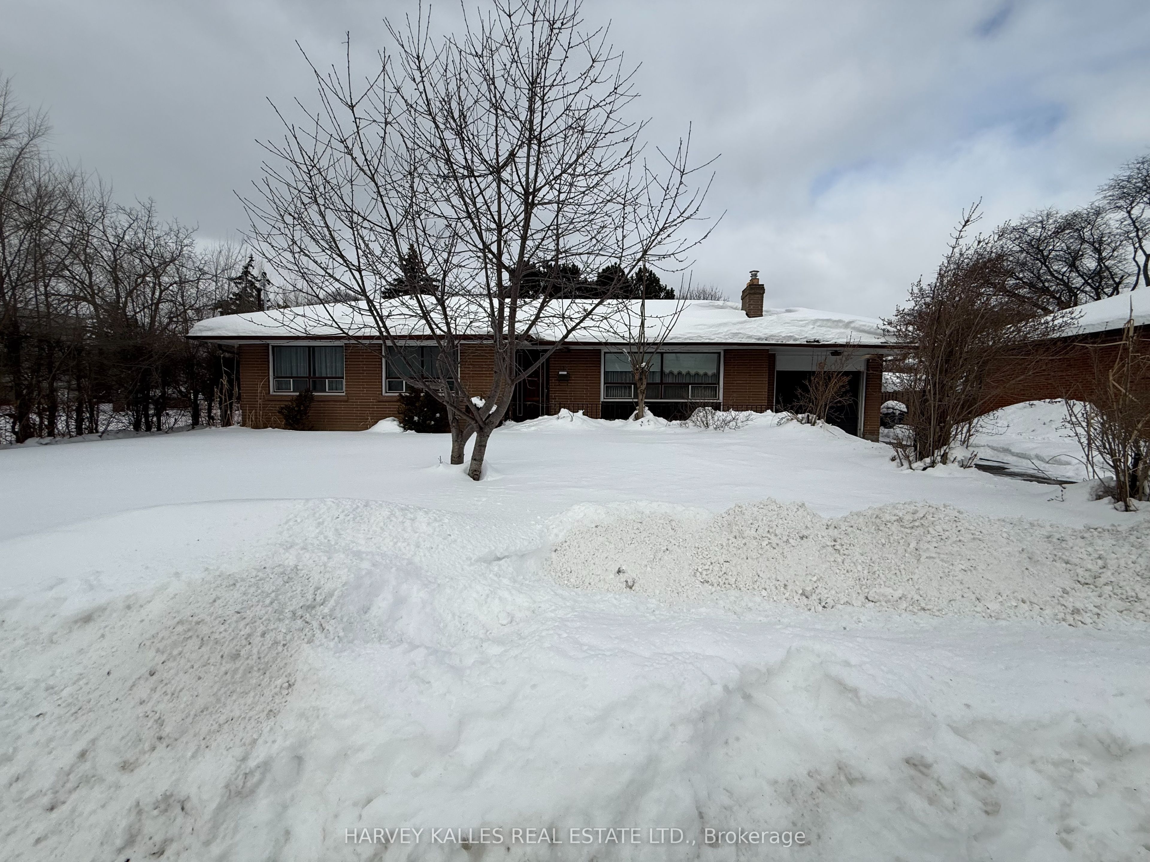 214 Dixon Road, Toronto, ON M9P 2M1 photo 2