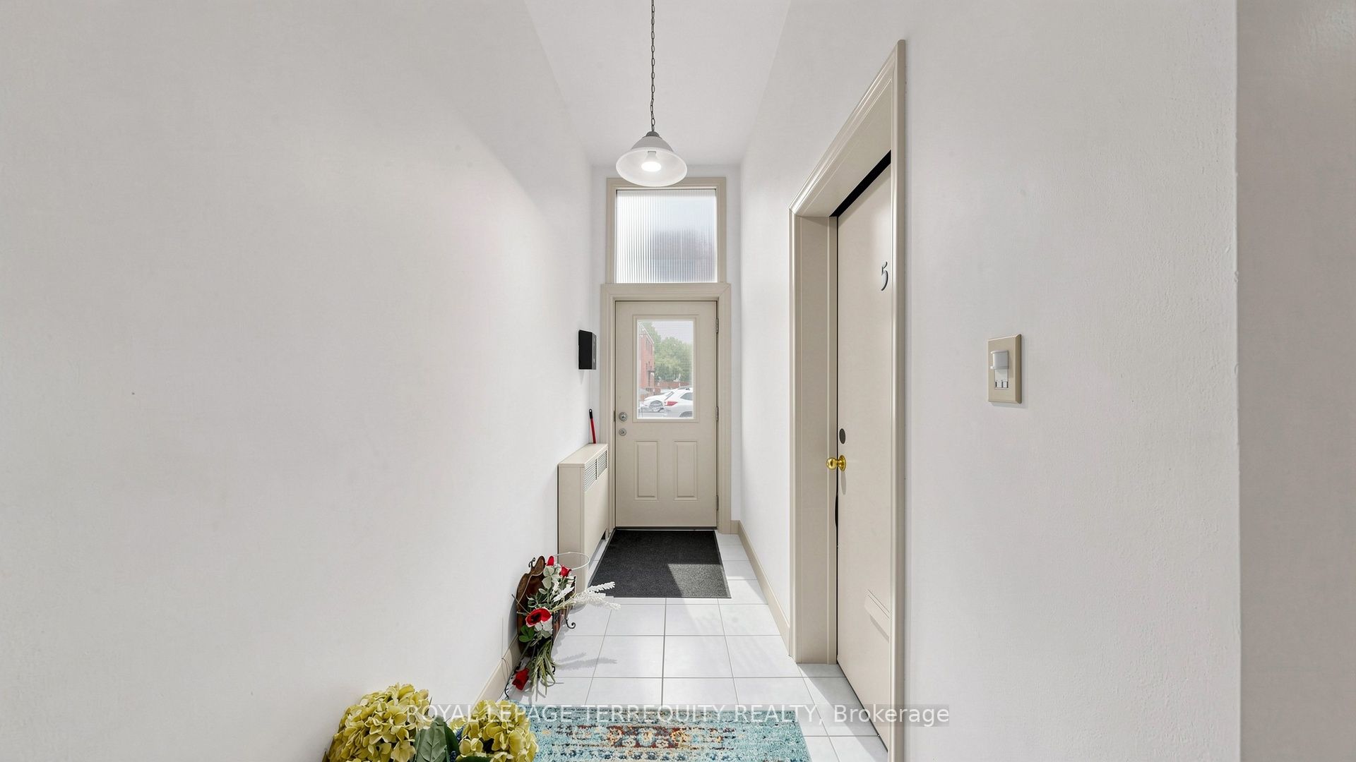321 Lakeshore Road E, Mississauga, ON L5G 1H3 photo 2