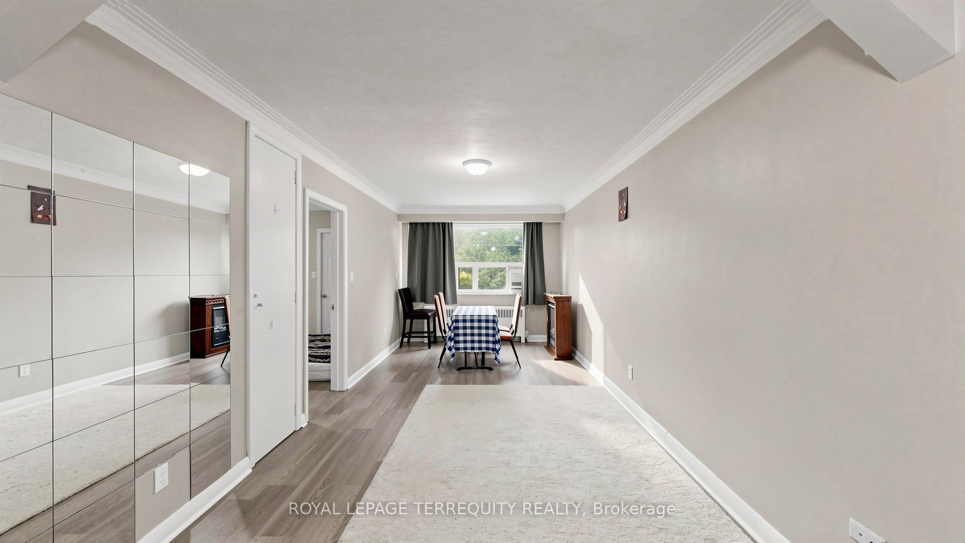 321 Lakeshore Road E, Mississauga, ON L5G 1H3 photo 4