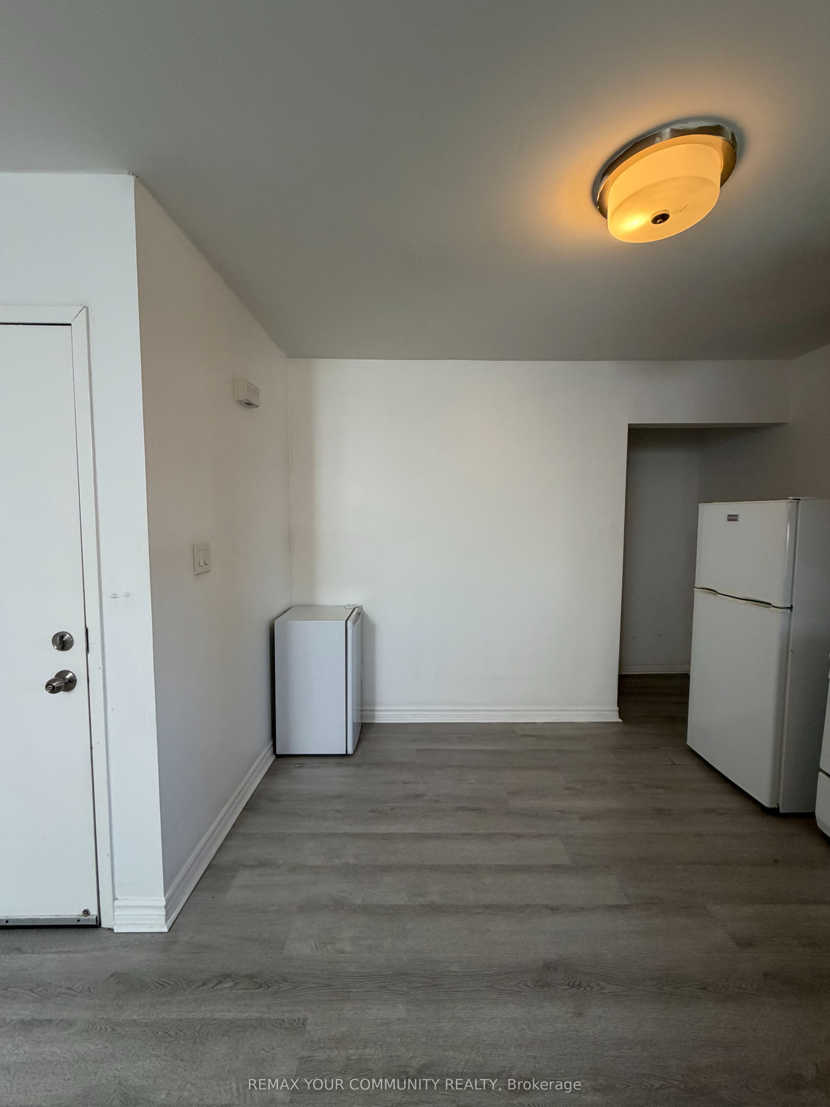 127 Morrison Avenue 2nd Floor, Toronto, ON M6E 1M5 photo 2