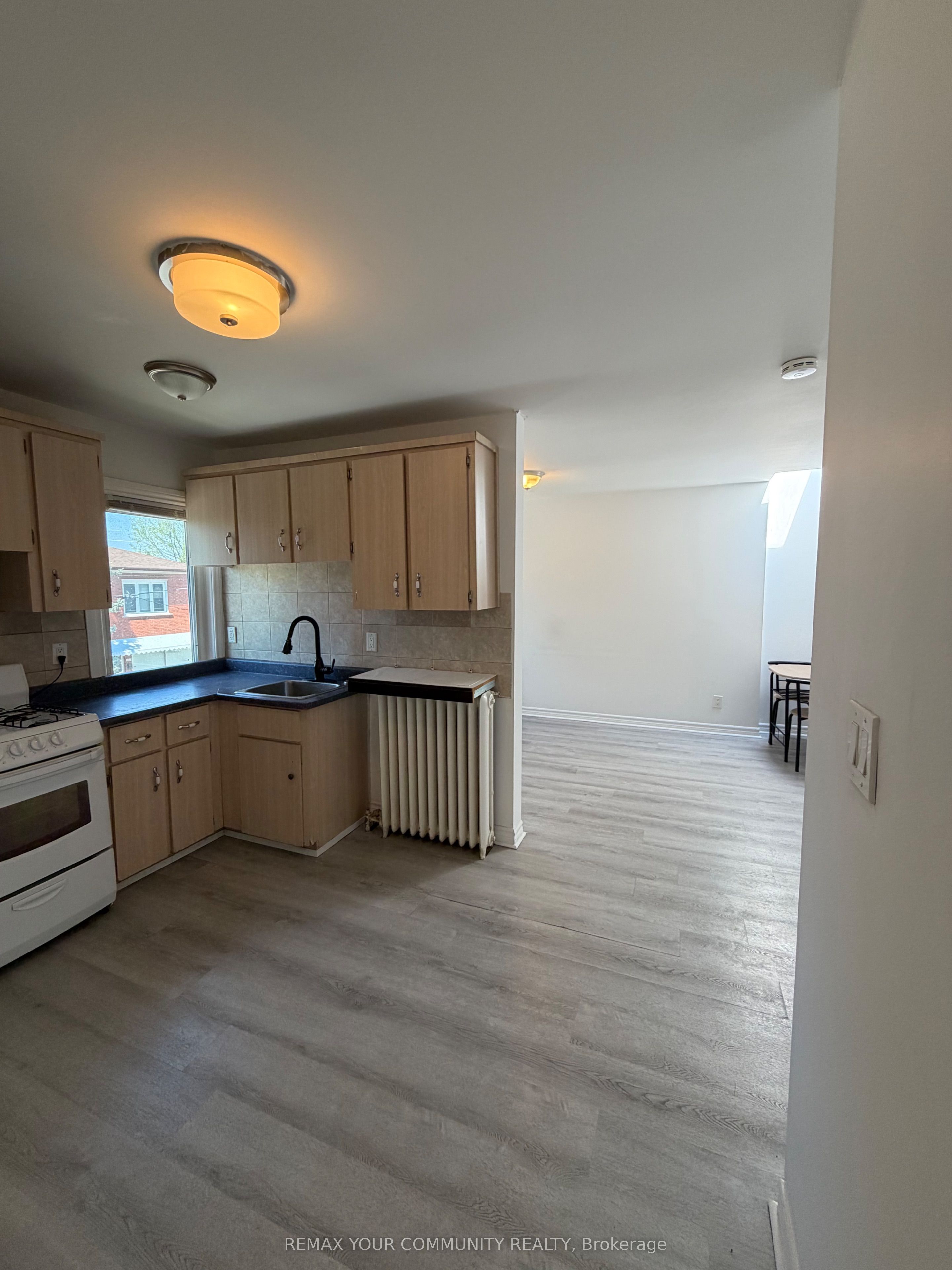 127 Morrison Avenue 2nd Floor, Toronto, ON M6E 1M5 photo 5