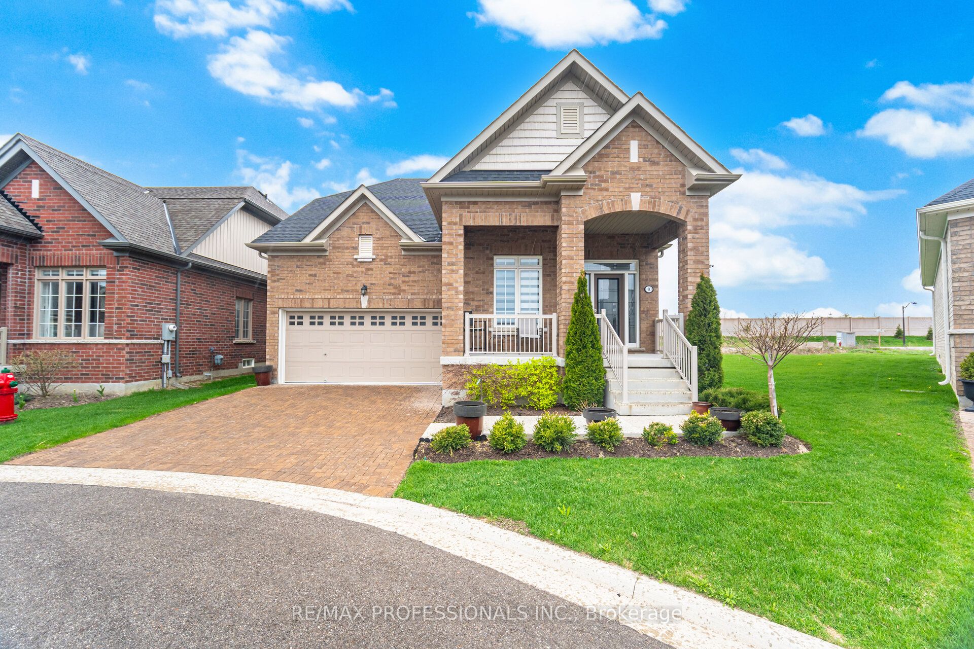 40 Bluestone Crescent, Brampton, ON L6R 4B8 photo 2
