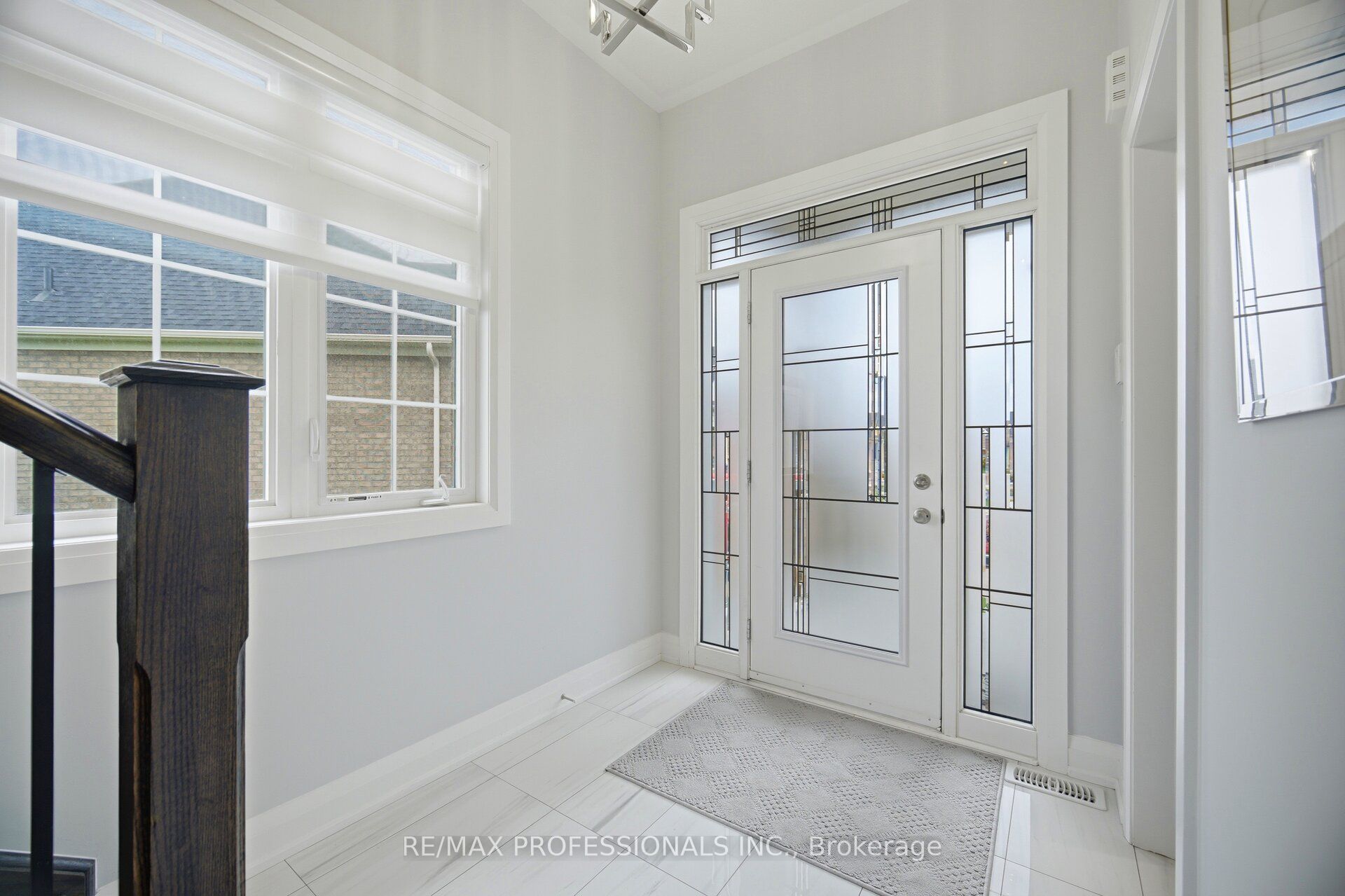 40 Bluestone Crescent, Brampton, ON L6R 4B8 photo 4