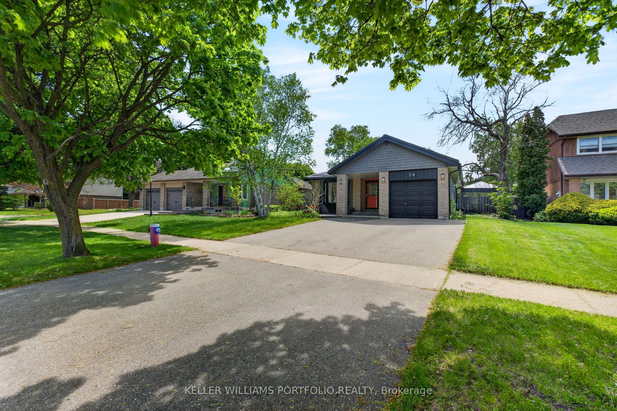 38 Laurelcrest Street, Brampton, ON L6S 2R4 photo 2