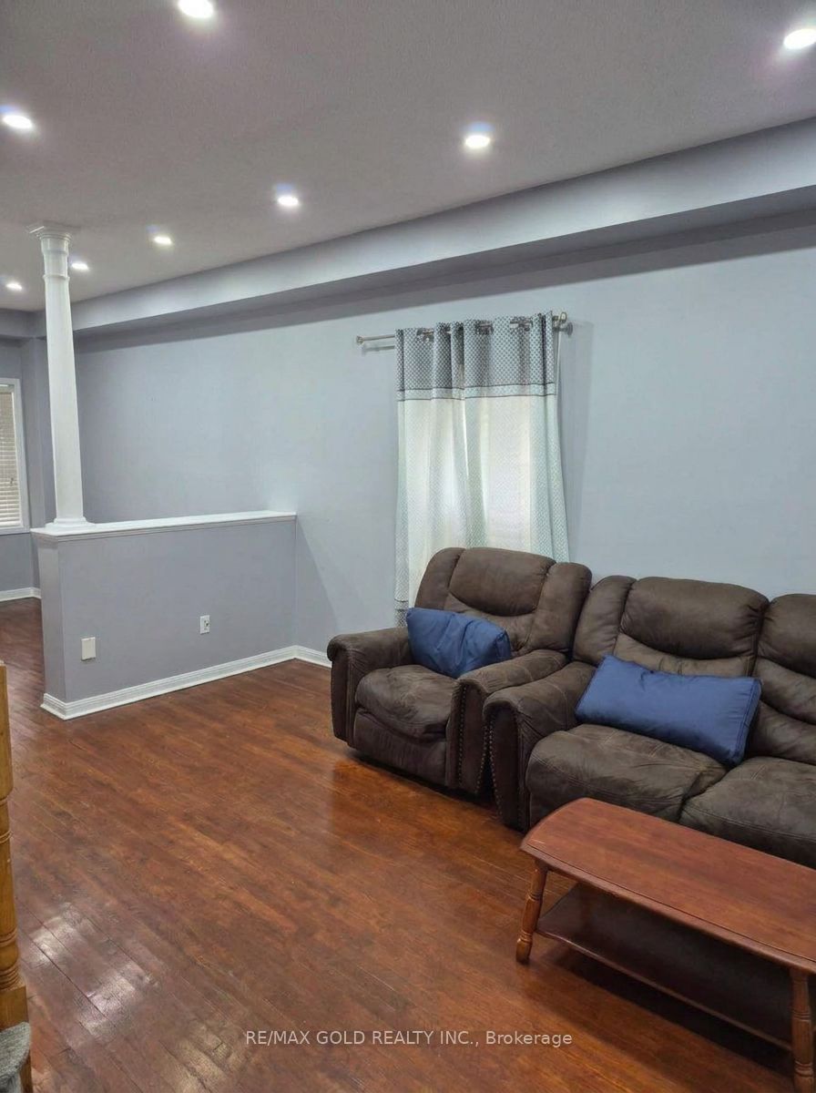 22 Blue Whale Boulevard, Brampton, ON L6R 2M2 photo 4