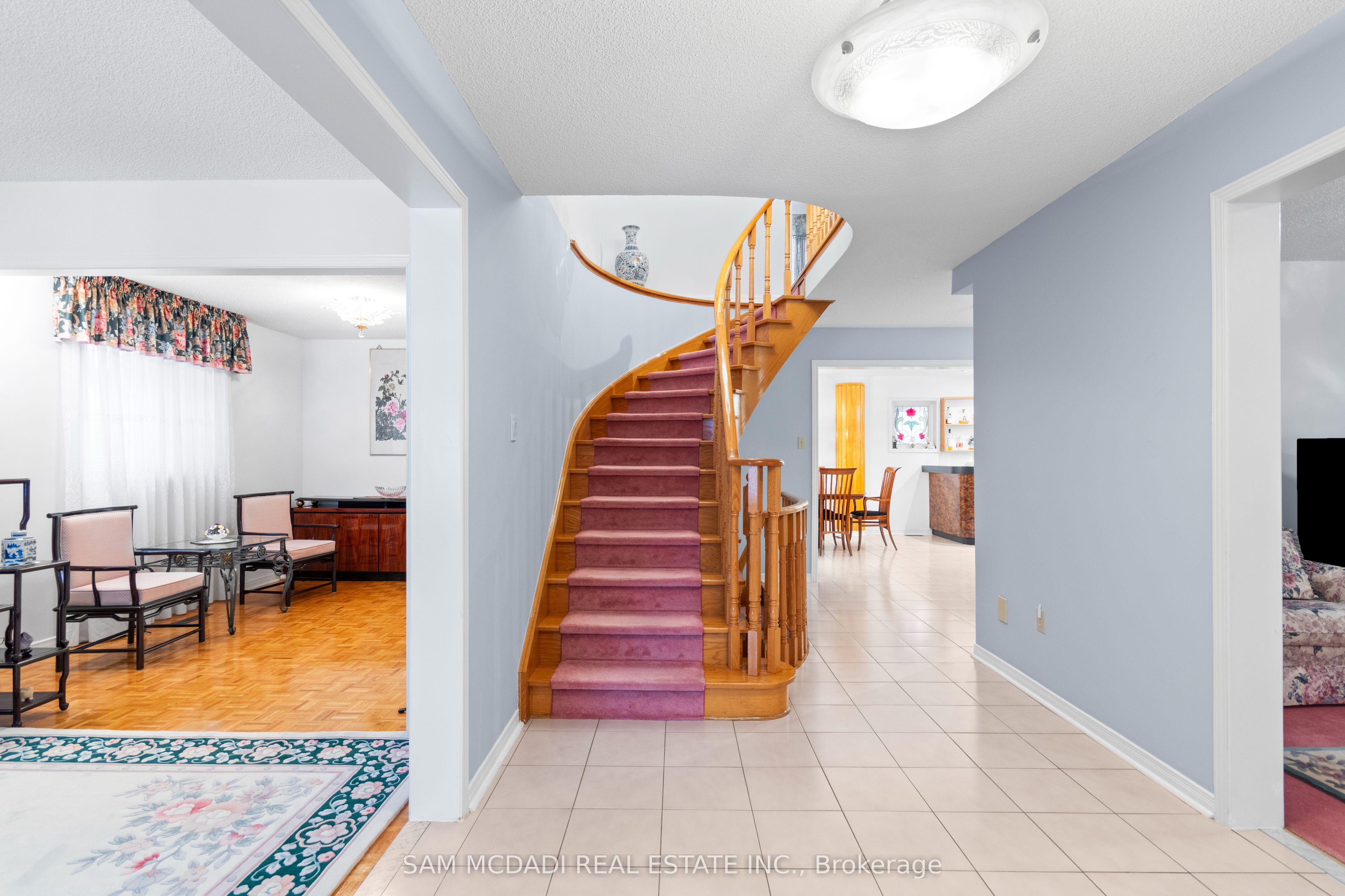4461 Gladebrook Crescent, Mississauga, ON L5V 1E4 photo 2