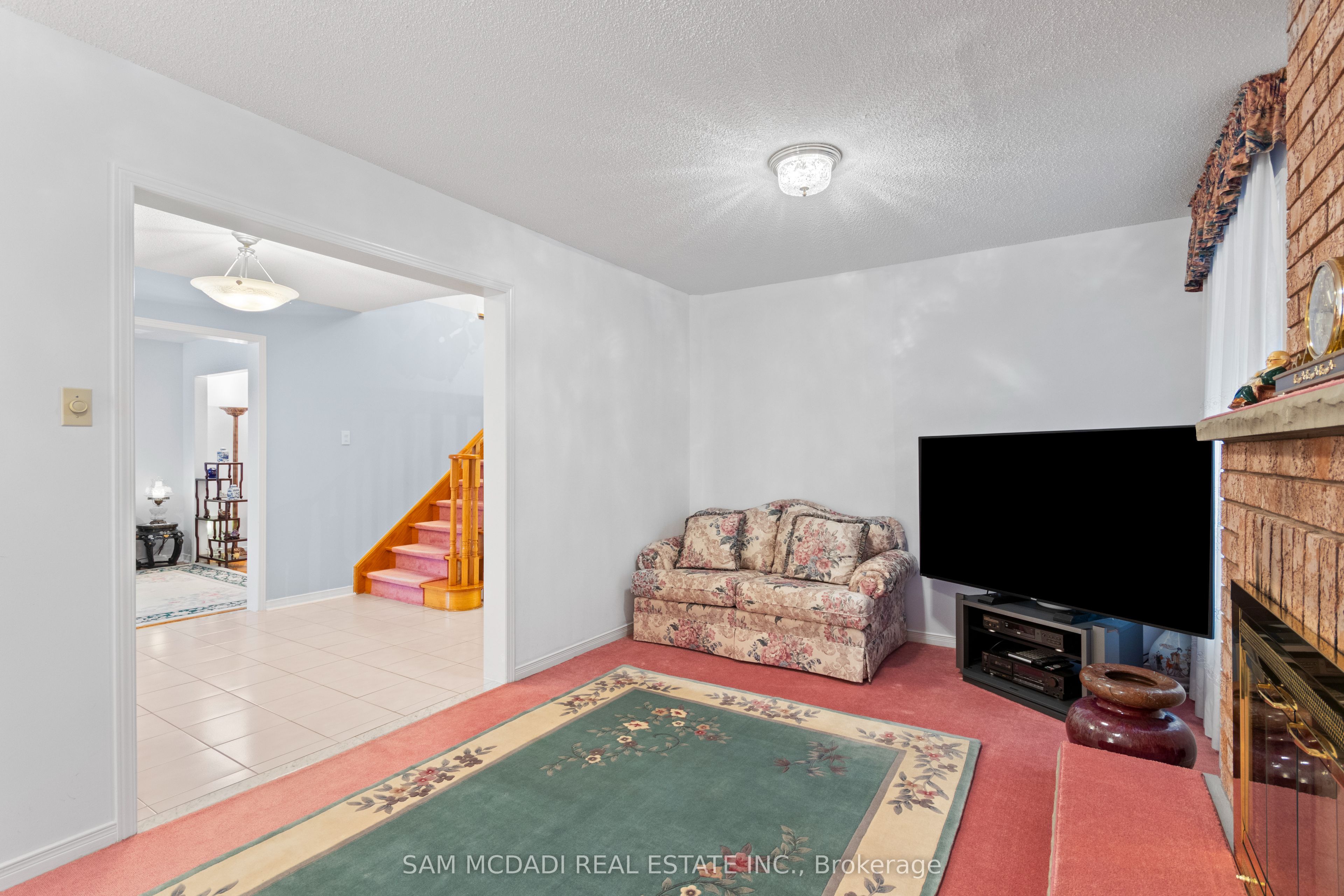 4461 Gladebrook Crescent, Mississauga, ON L5V 1E4 photo 3