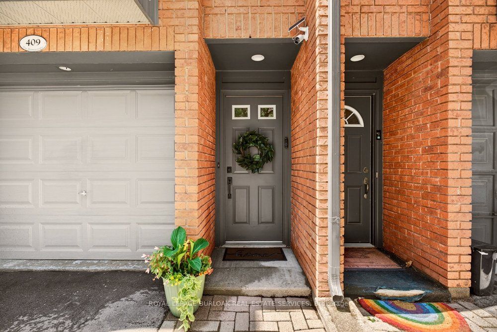 895 Maple Avenue 409, Burlington, ON L7S 2H7 photo 2