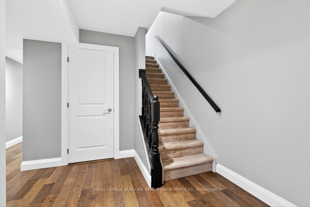 895 Maple Avenue 409, Burlington, ON L7S 2H7 photo 3