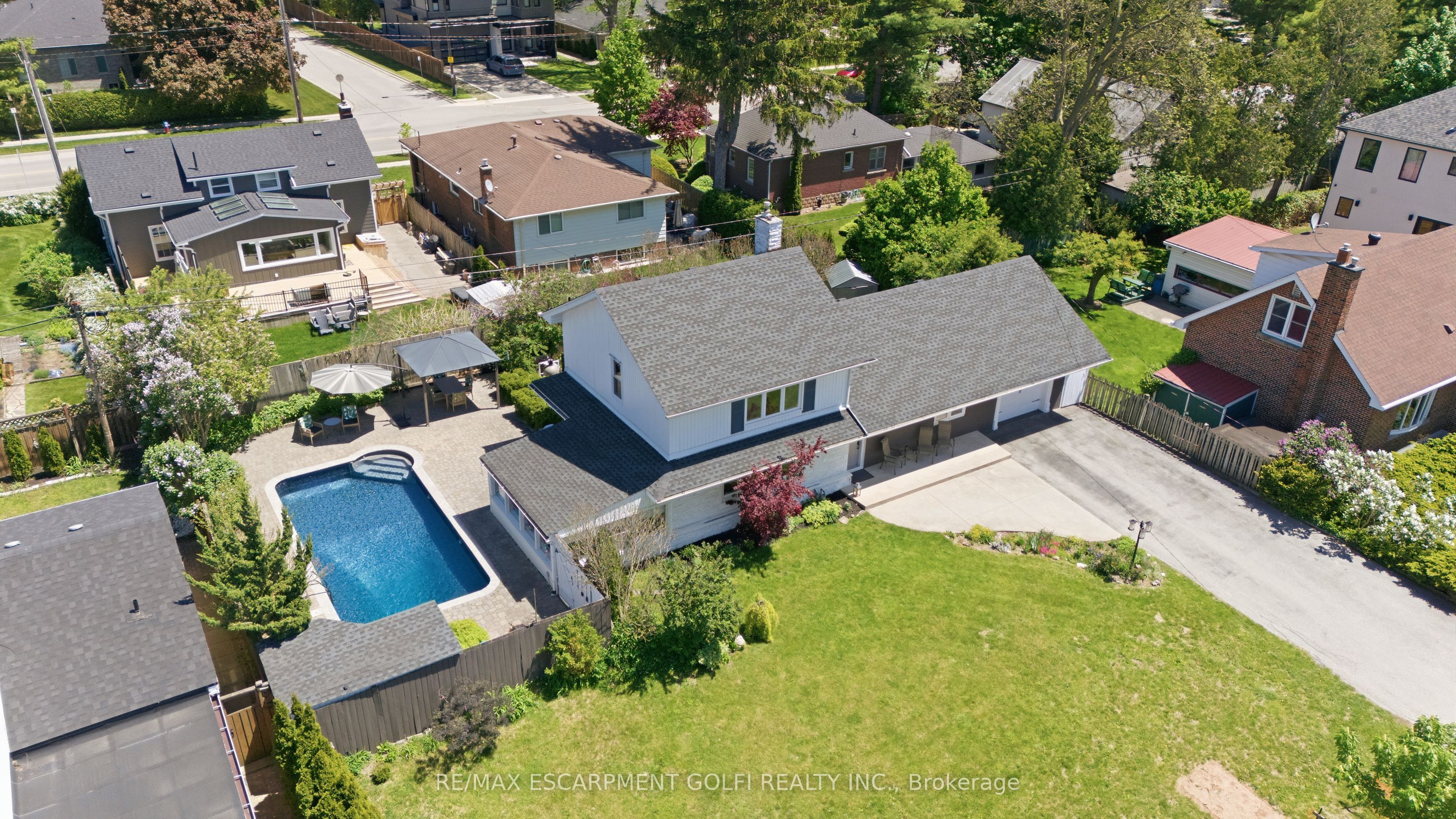 937 Park Avenue W, Burlington, ON L7T 1N8