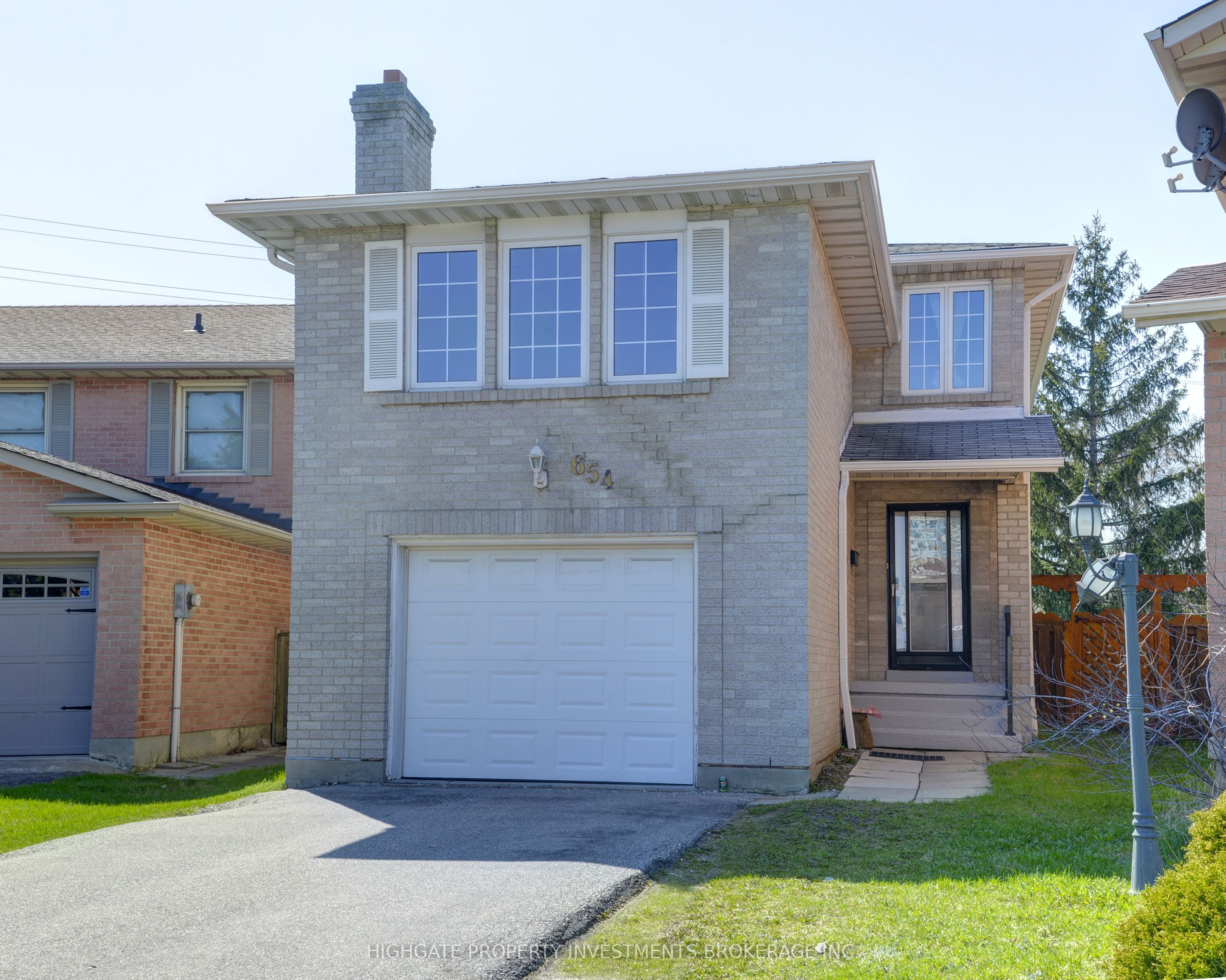 654 Brougham Place Main & Upper, Mississauga, ON L5B 2Z5 photo 2
