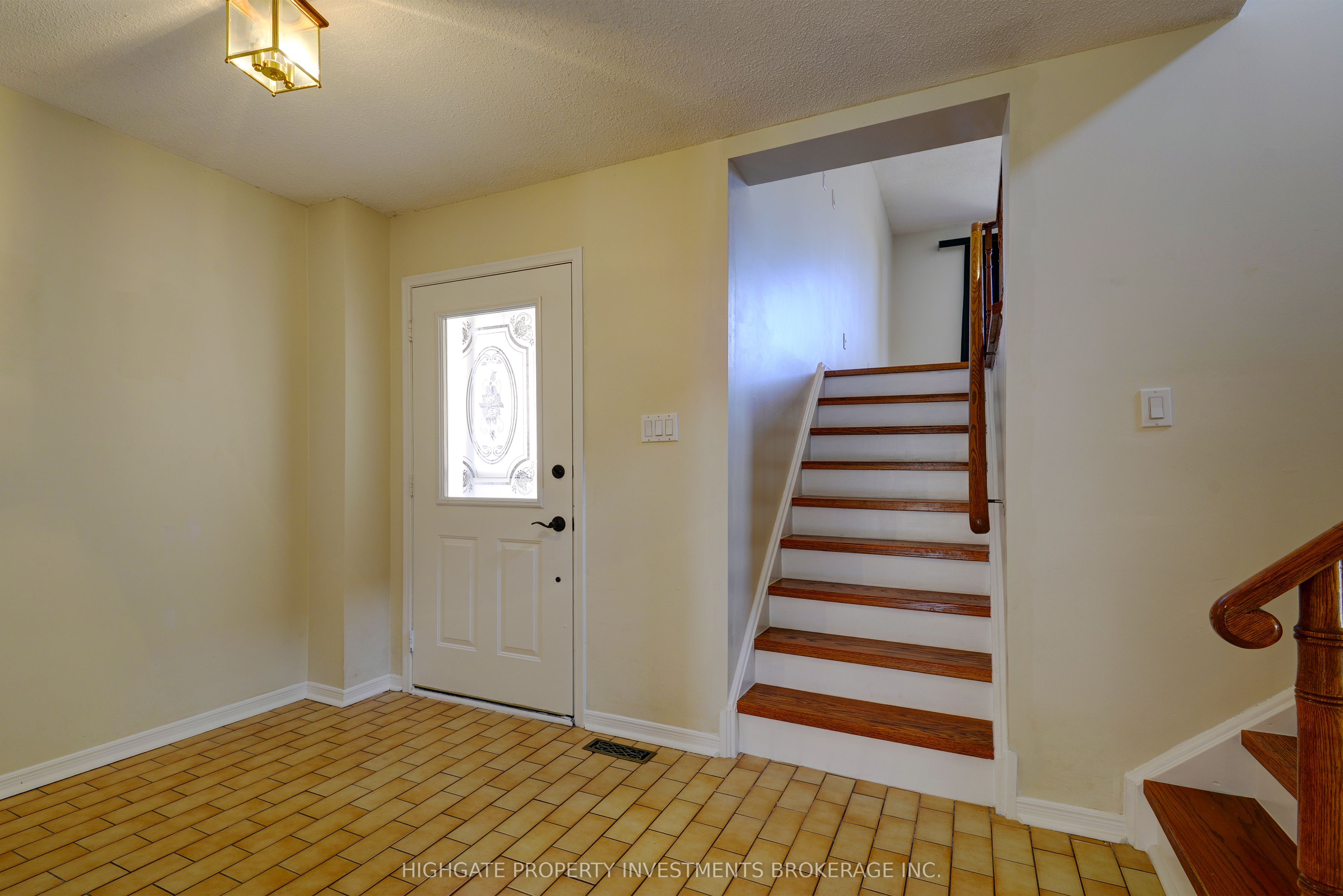 654 Brougham Place Main & Upper, Mississauga, ON L5B 2Z5 photo 3