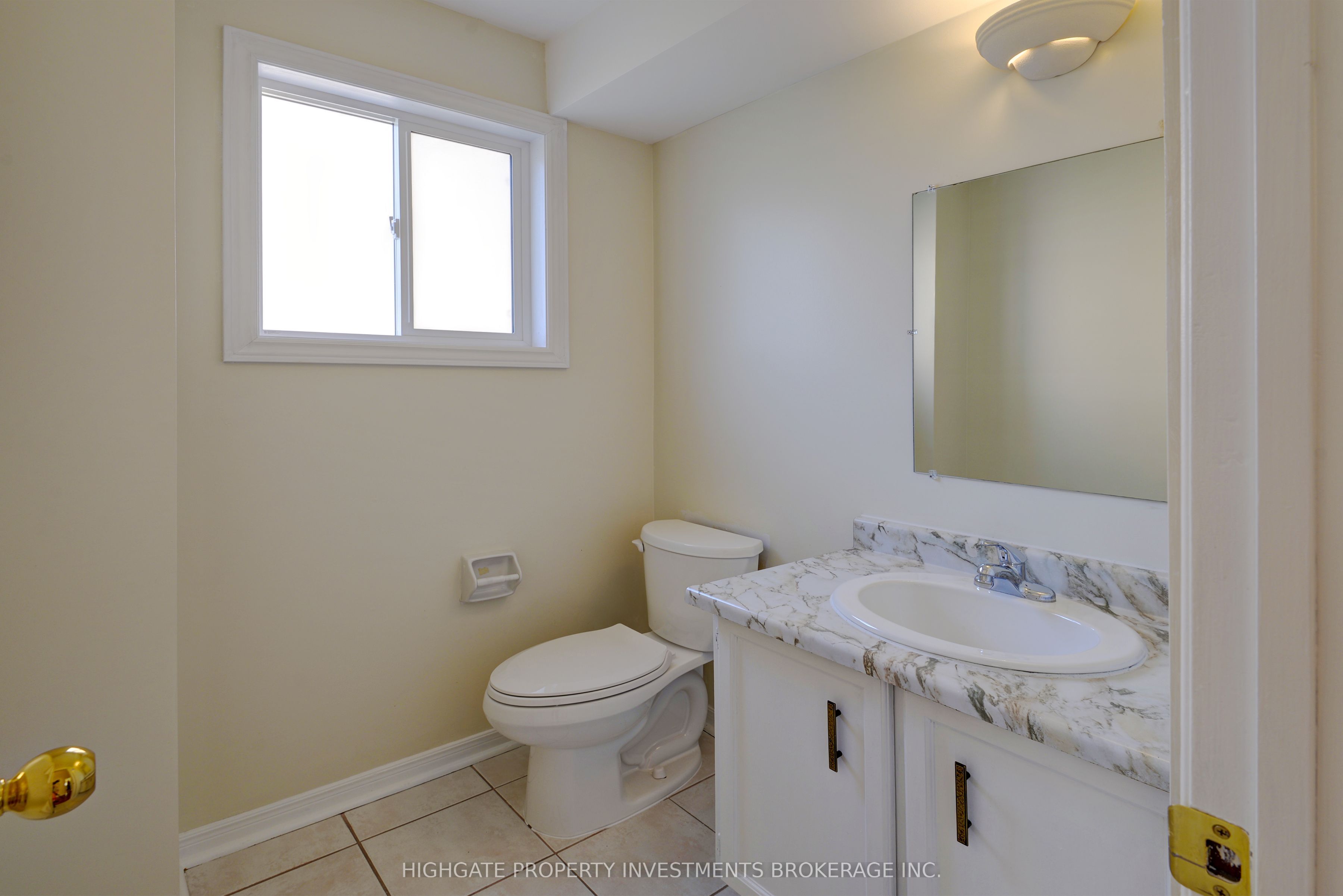 654 Brougham Place Main & Upper, Mississauga, ON L5B 2Z5 photo 4