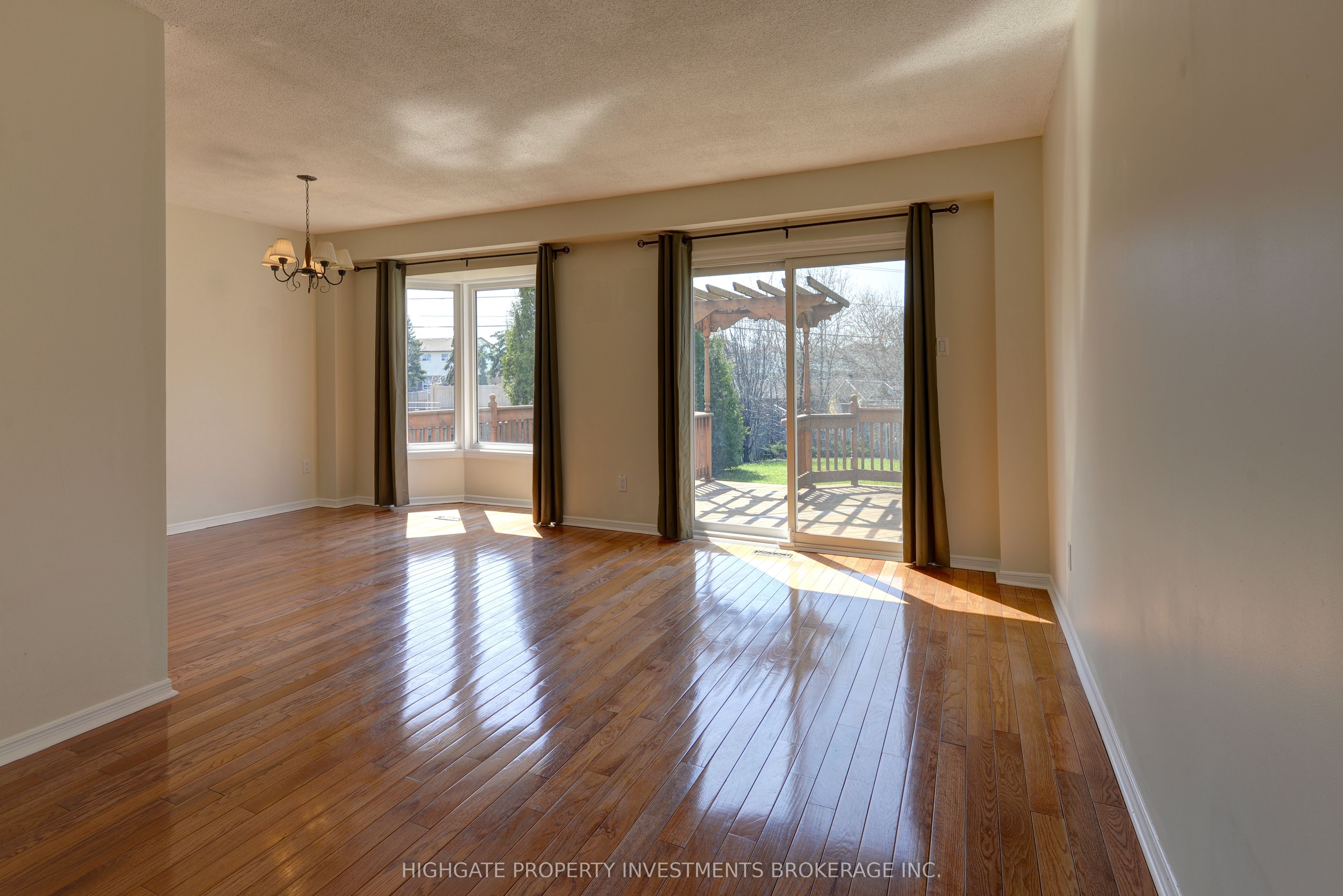 654 Brougham Place Main & Upper, Mississauga, ON L5B 2Z5 photo 5