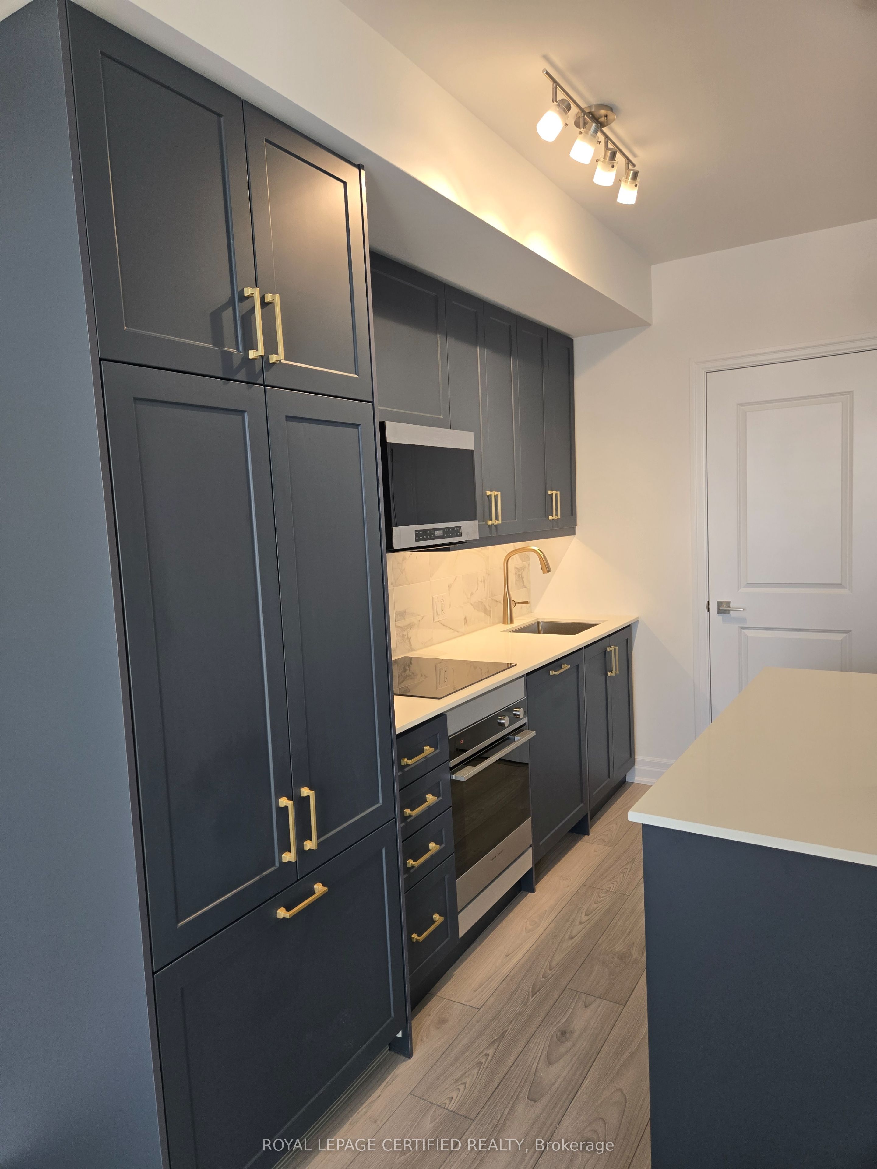 30 Elm Drive W 1407, Mississauga, ON L5B 0N6 photo 5
