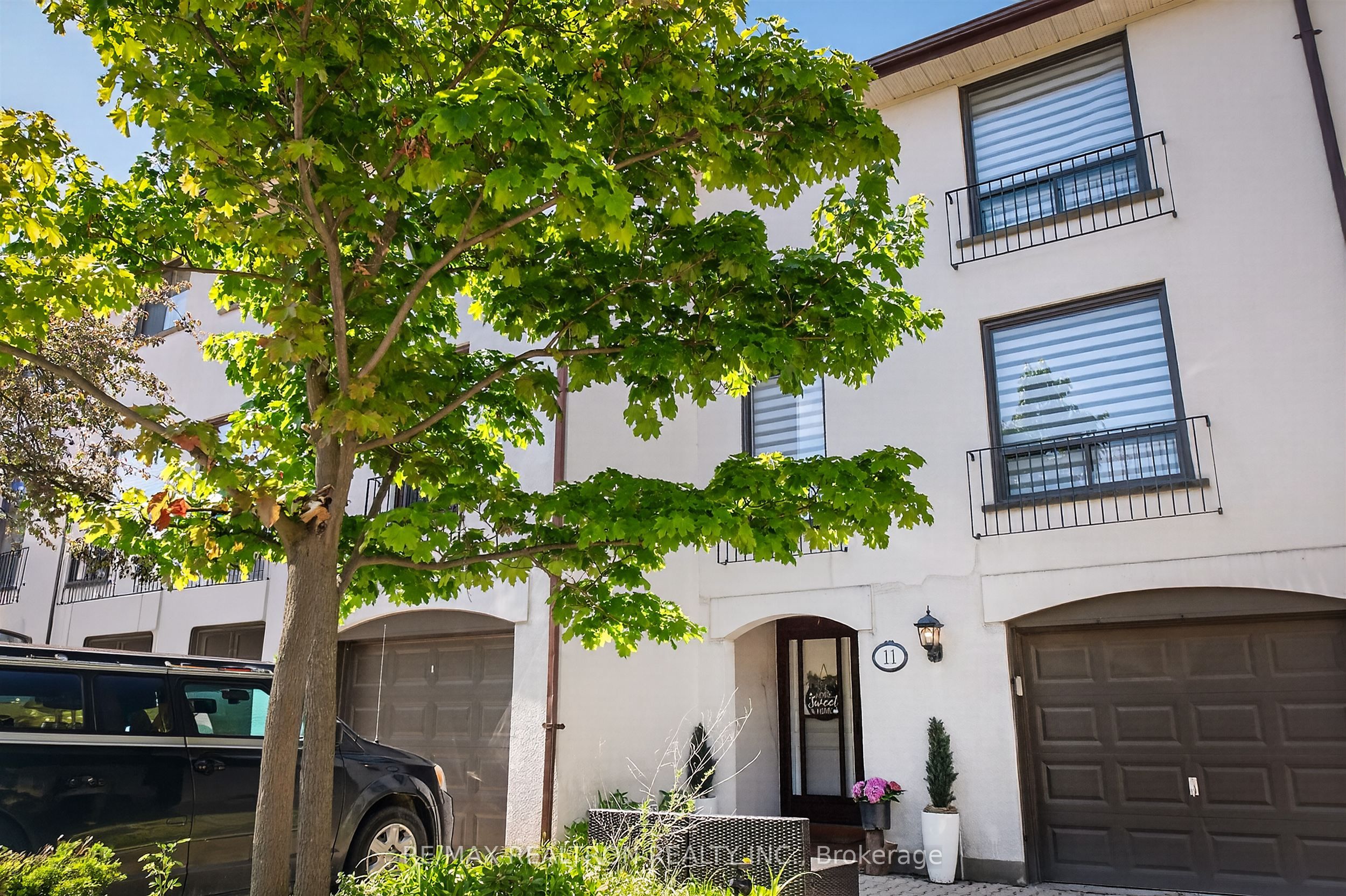 7077 Estoril Road 11, Mississauga, ON L5N 1N3