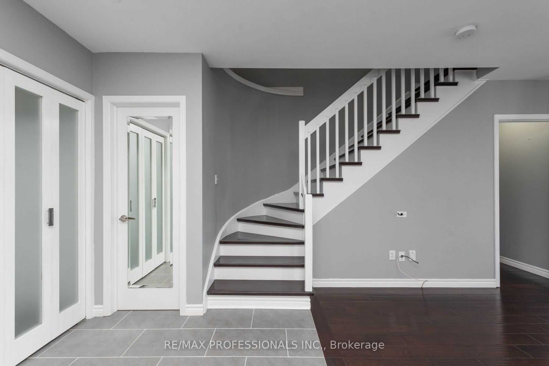 1362 Brookstar Drive, Oakville, ON L6M 3W1 photo 3