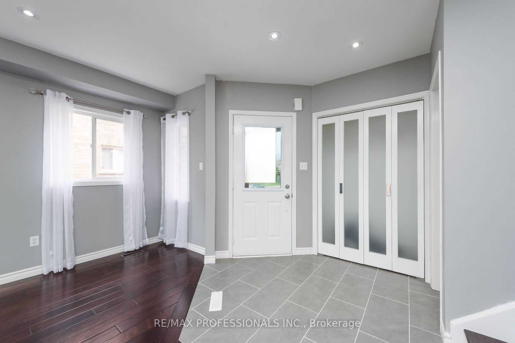 1362 Brookstar Drive, Oakville, ON L6M 3W1 photo 4