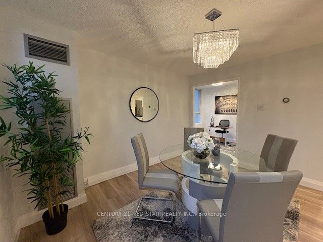 3695 Kaneff Crescent 107, Mississauga, ON L5A 4B6 photo 2