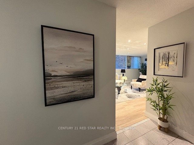 3695 Kaneff Crescent 107, Mississauga, ON L5A 4B6 photo 5