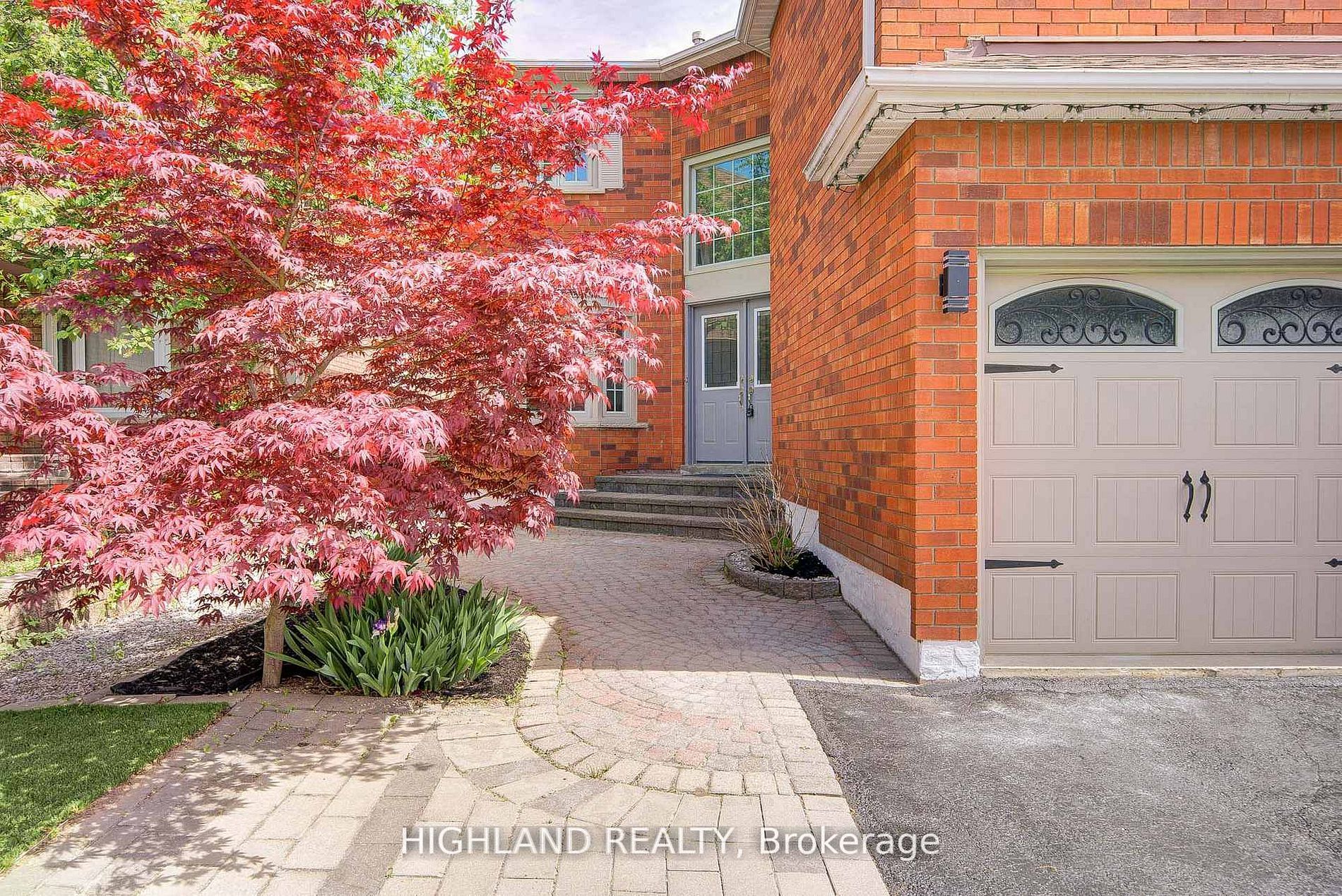4781 Crystal Rose Drive, Mississauga, ON L5V 1G9 photo 2