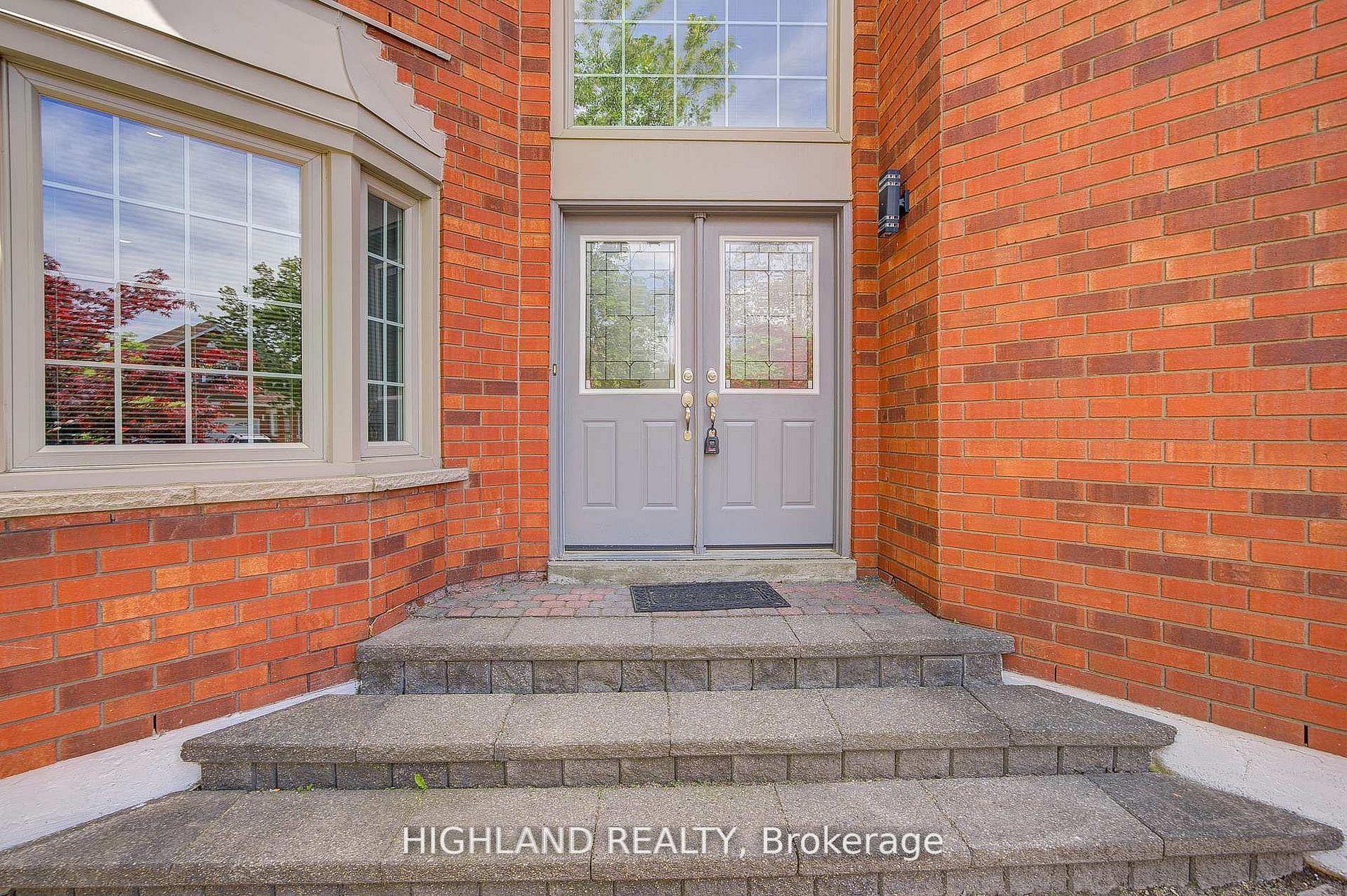 4781 Crystal Rose Drive, Mississauga, ON L5V 1G9 photo 3