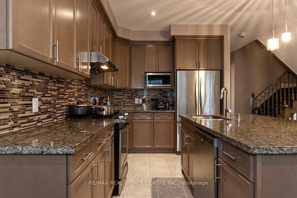 158 Rising Hill Ridge, Brampton, ON L6Y 6B1 photo 4