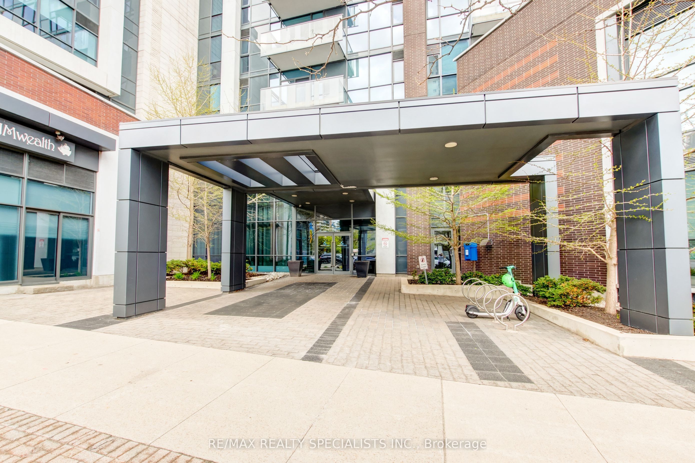 1 Hurontario Street 1005, Mississauga, ON L5G 0A3 photo 2