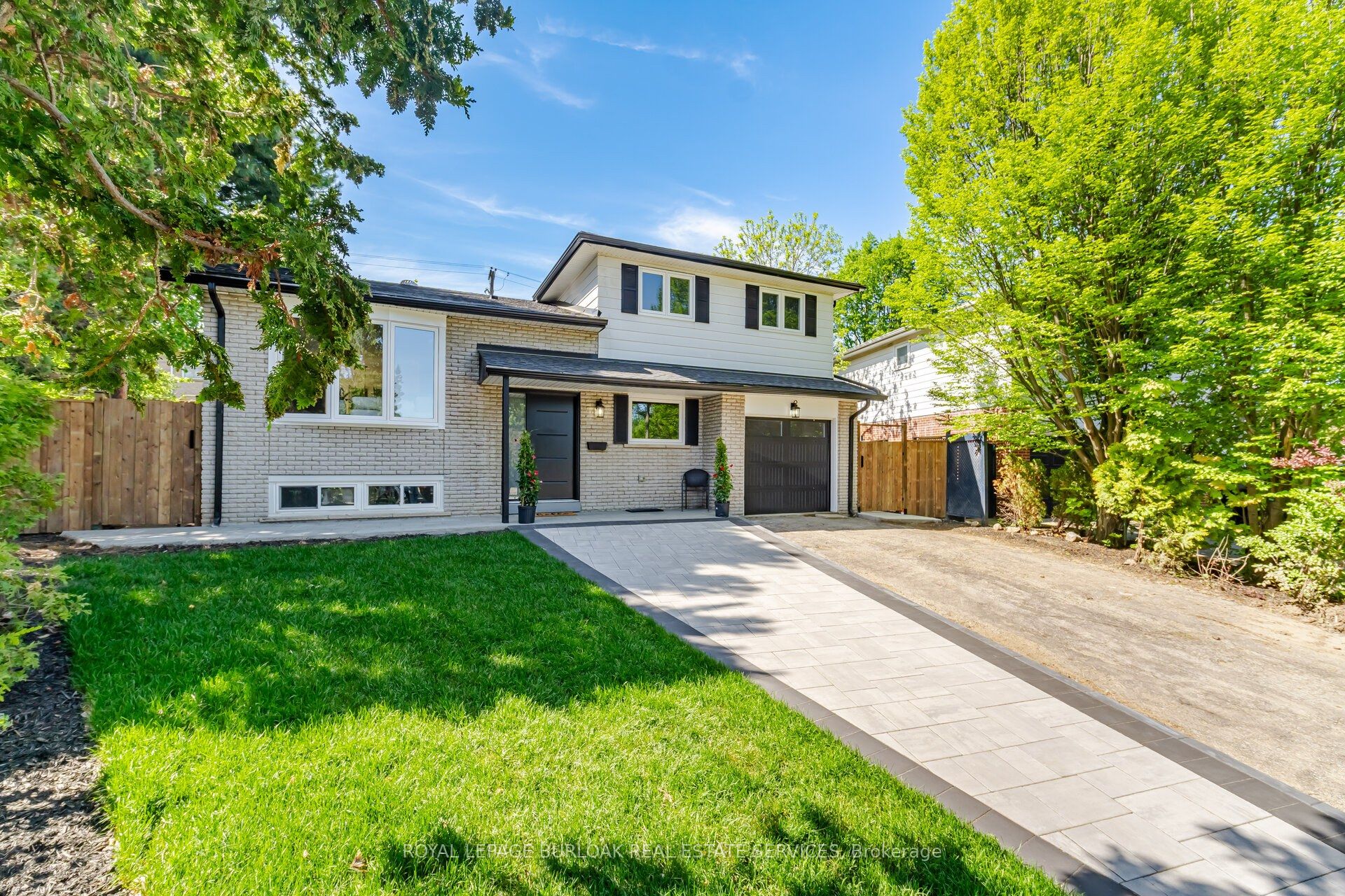 1379 Christina Court, Burlington, ON L7P 2V8 photo 3