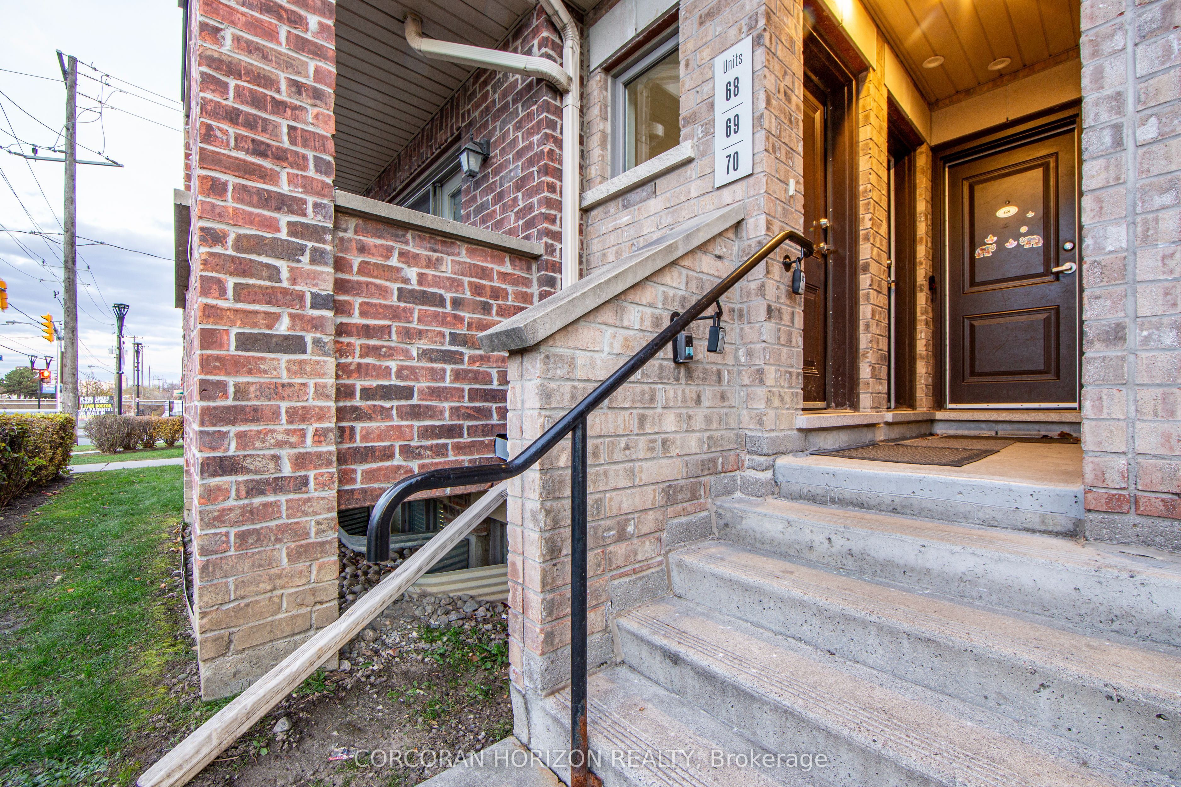 2315 Sheppard Avenue W 70, Toronto, ON M9M 3A4 photo 3