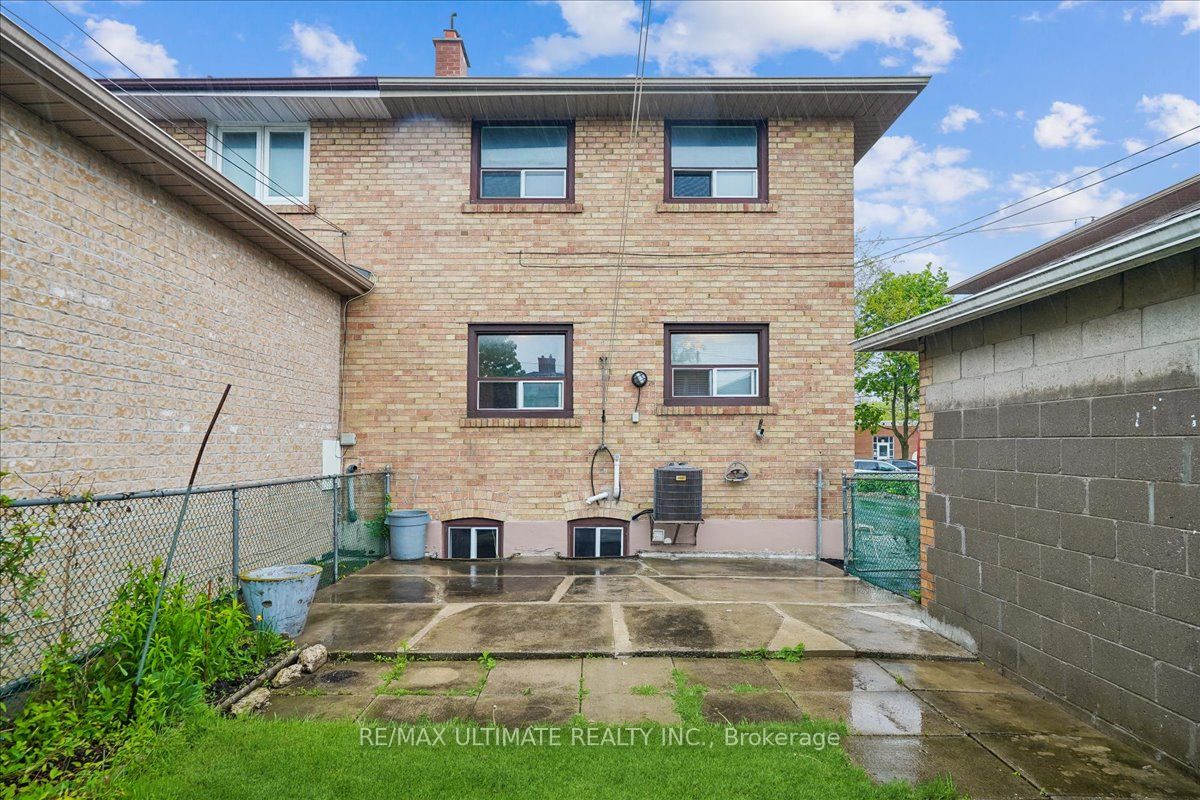 12 Thurodale Avenue, Toronto, ON M6M 3B3 photo 2