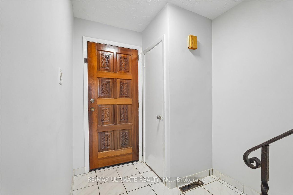 12 Thurodale Avenue, Toronto, ON M6M 3B3 photo 3