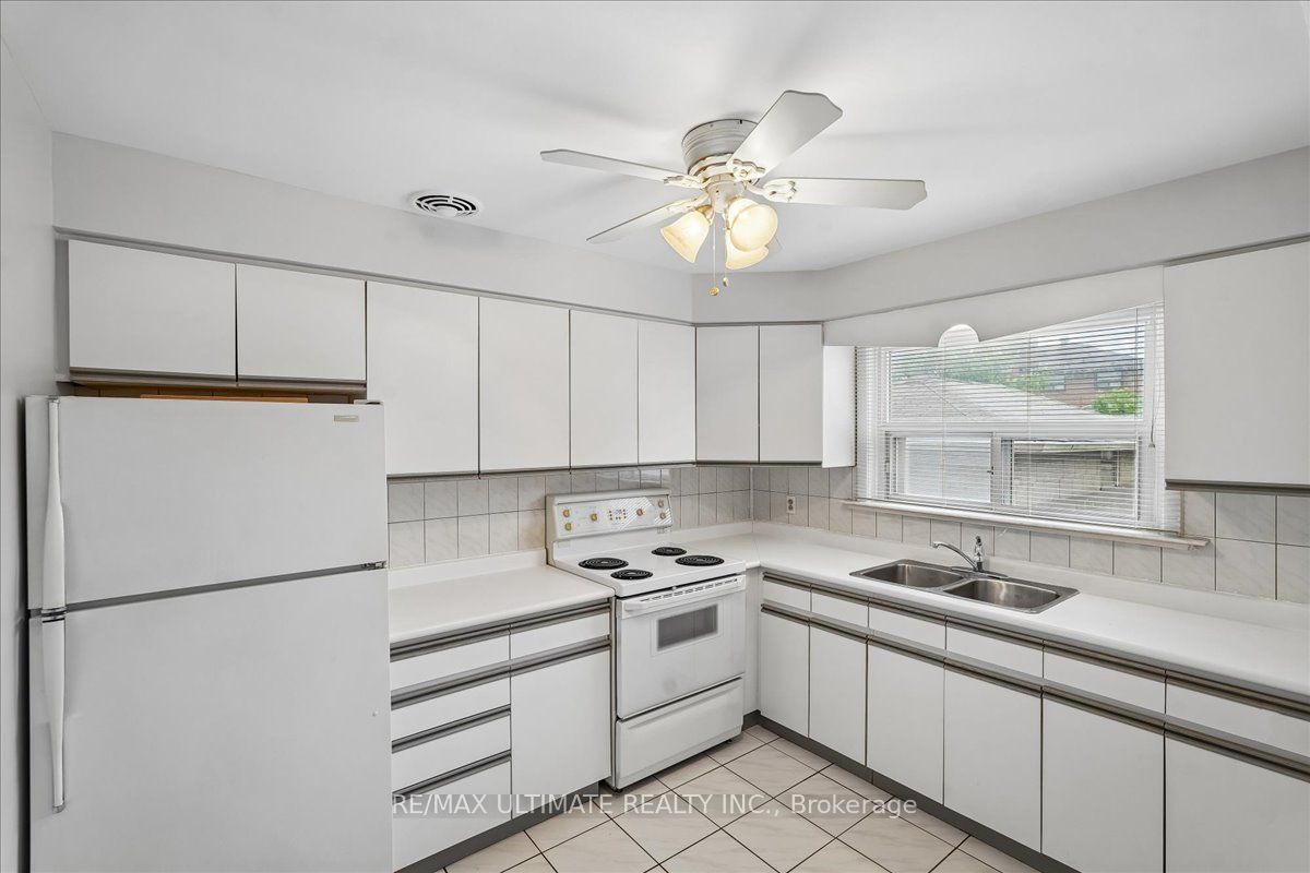 12 Thurodale Avenue, Toronto, ON M6M 3B3 photo 4