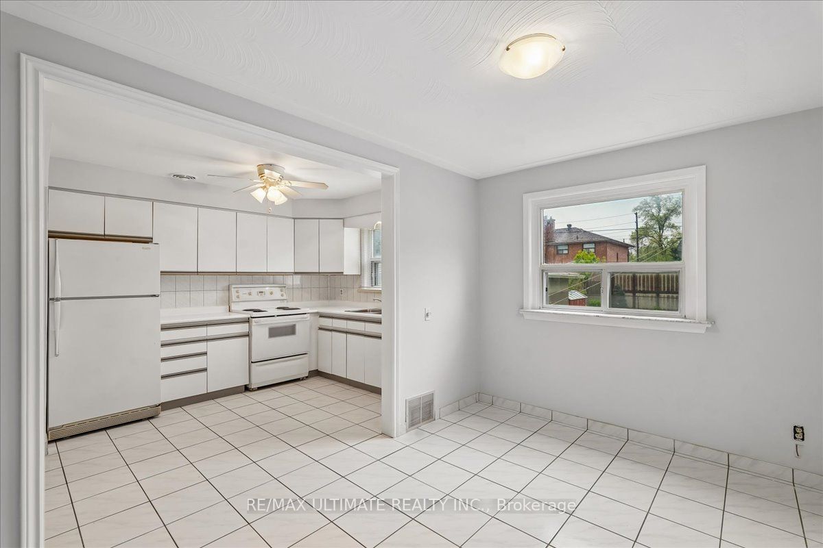 12 Thurodale Avenue, Toronto, ON M6M 3B3 photo 5