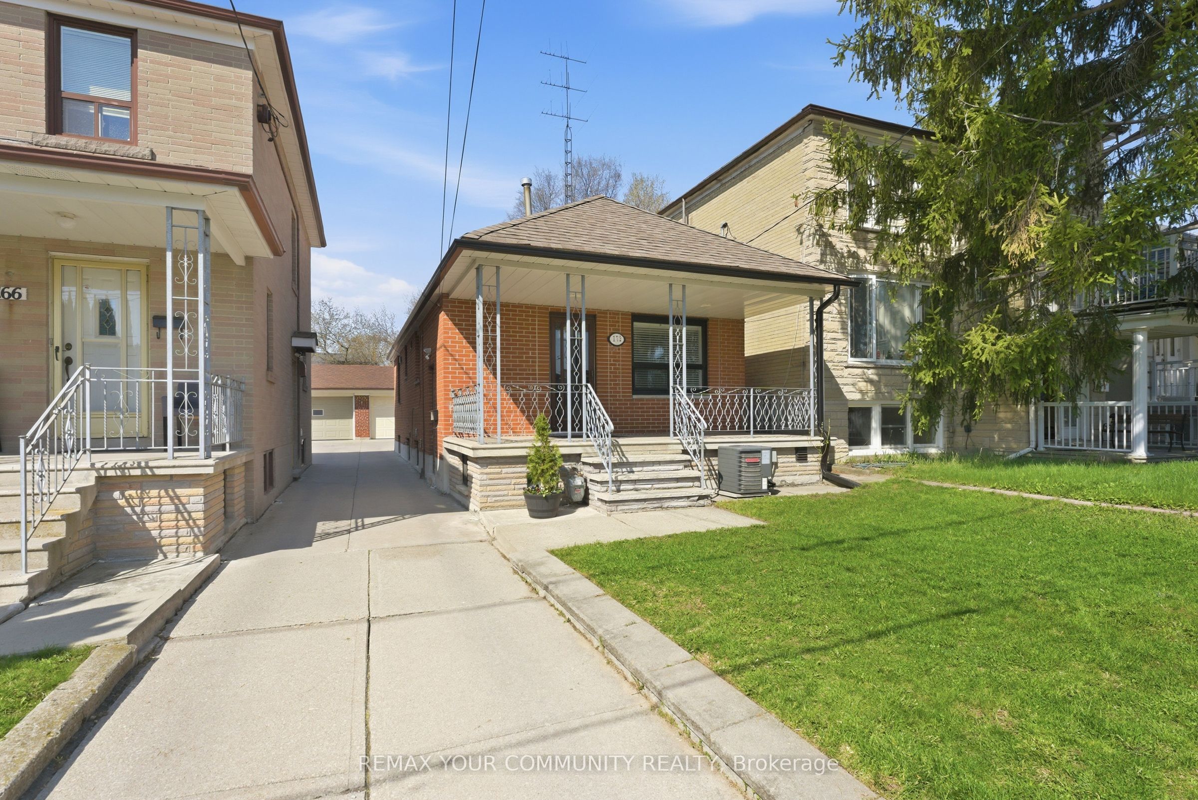 172 Times Road, Toronto, ON M6B 3M6 photo 2
