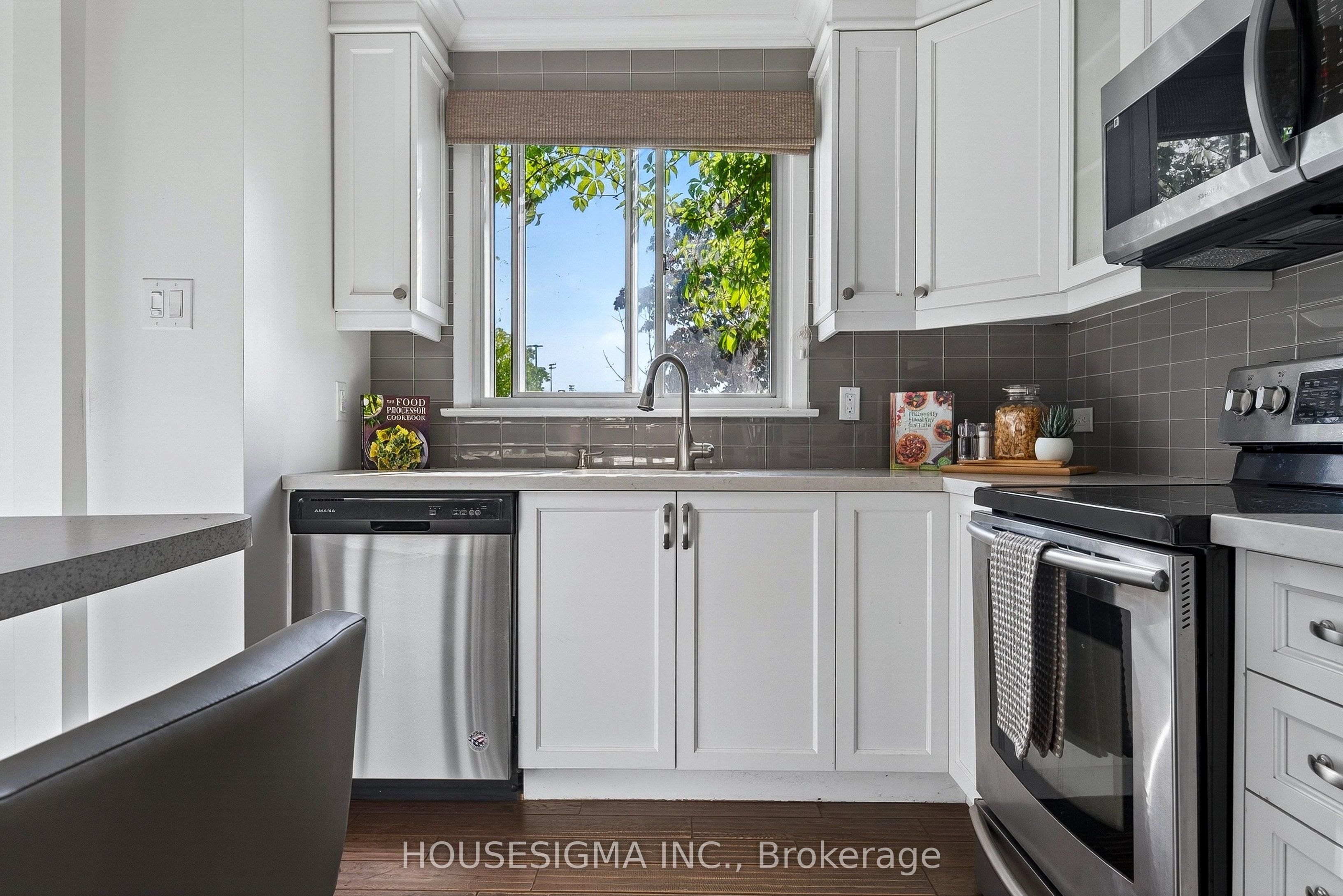 15 Centennial Park Road S 90, Toronto, ON M9C 4W8 photo 4