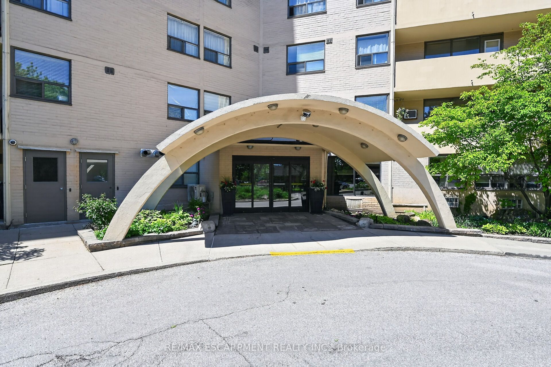 700 Dynes Road 101, Burlington, ON L7N 3M2