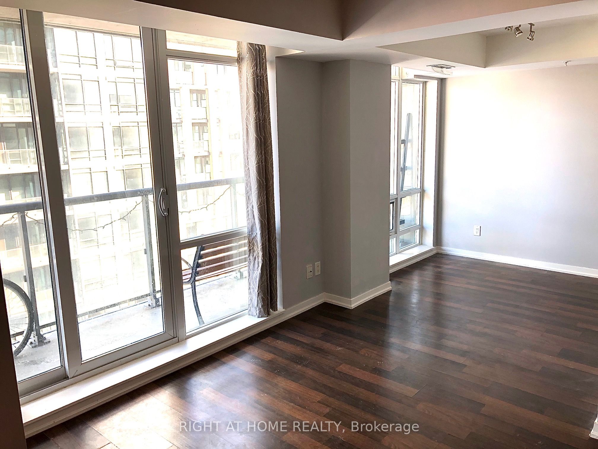 20 Joe Shuster Way 1005, Toronto, ON M6K 0A3 photo 5