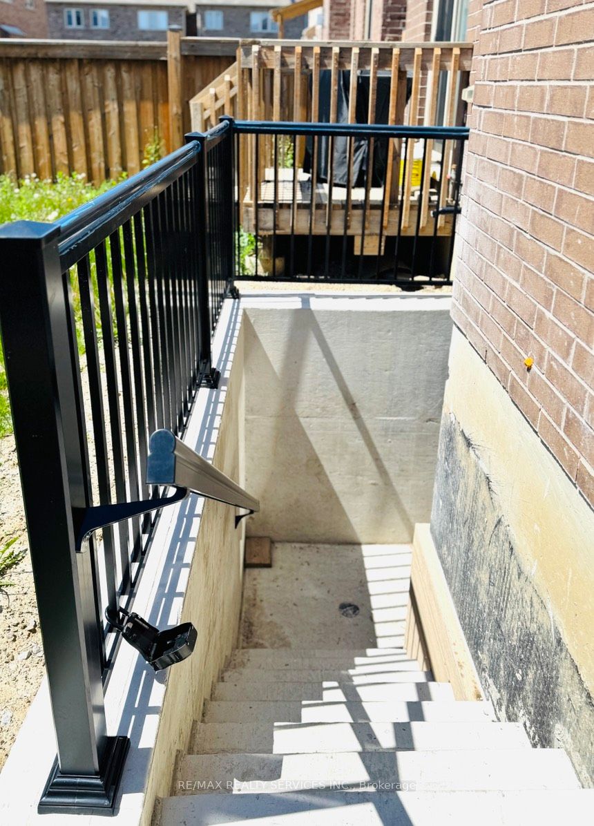 9 Enclave Trail Basement, Brampton, ON L6R 4B3 photo 4