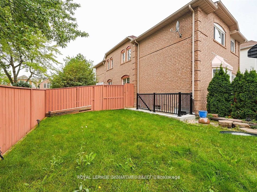 5955 Leeside Crescent Basement, Mississauga, ON L5M 5L8 photo 2