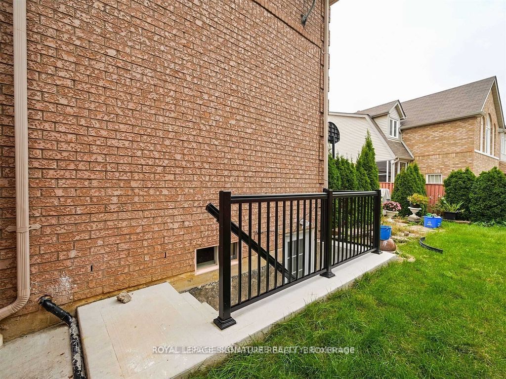 5955 Leeside Crescent Basement, Mississauga, ON L5M 5L8 photo 3
