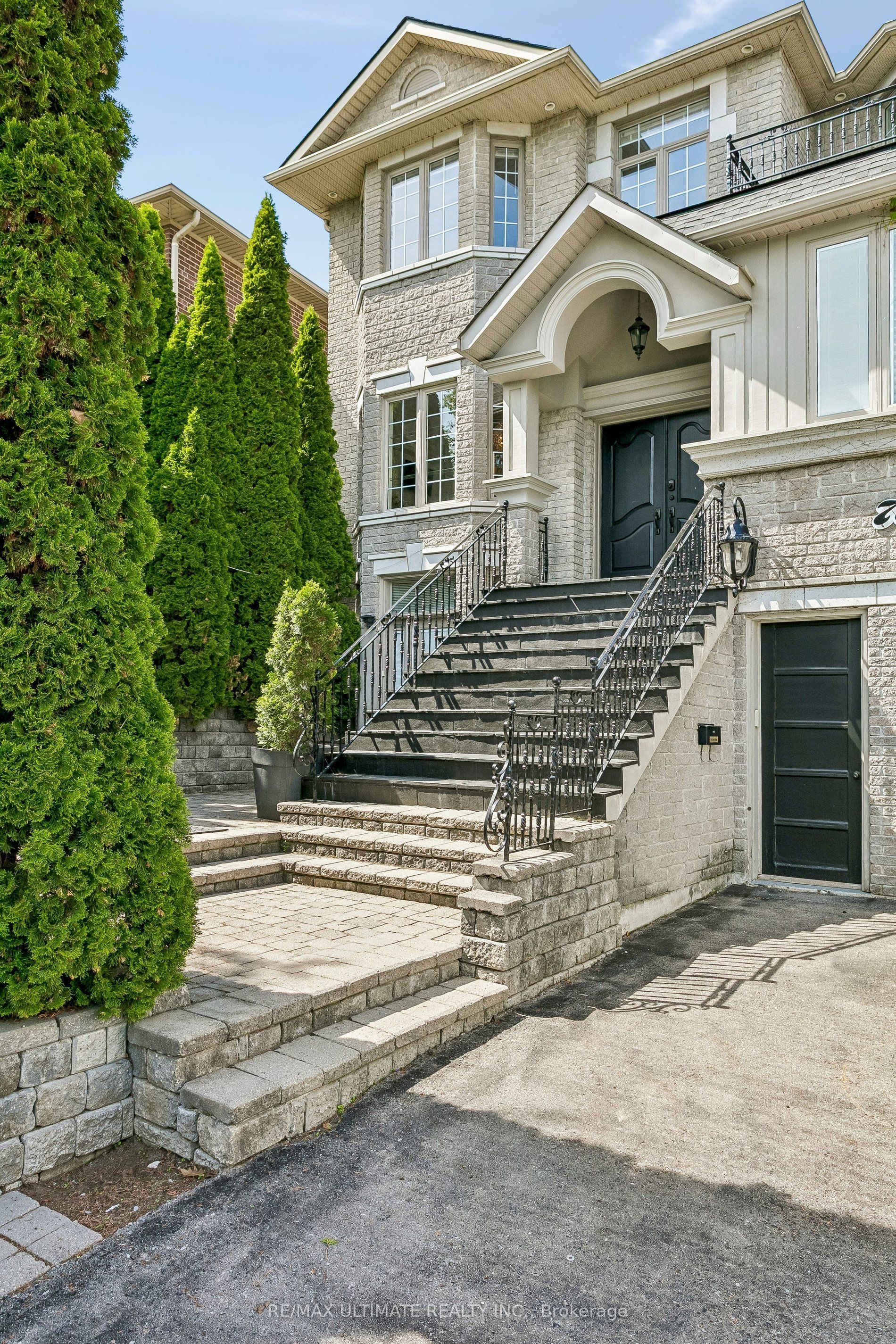 73 Bonnyview Drive, Toronto, ON M8Y 3G7 photo 4