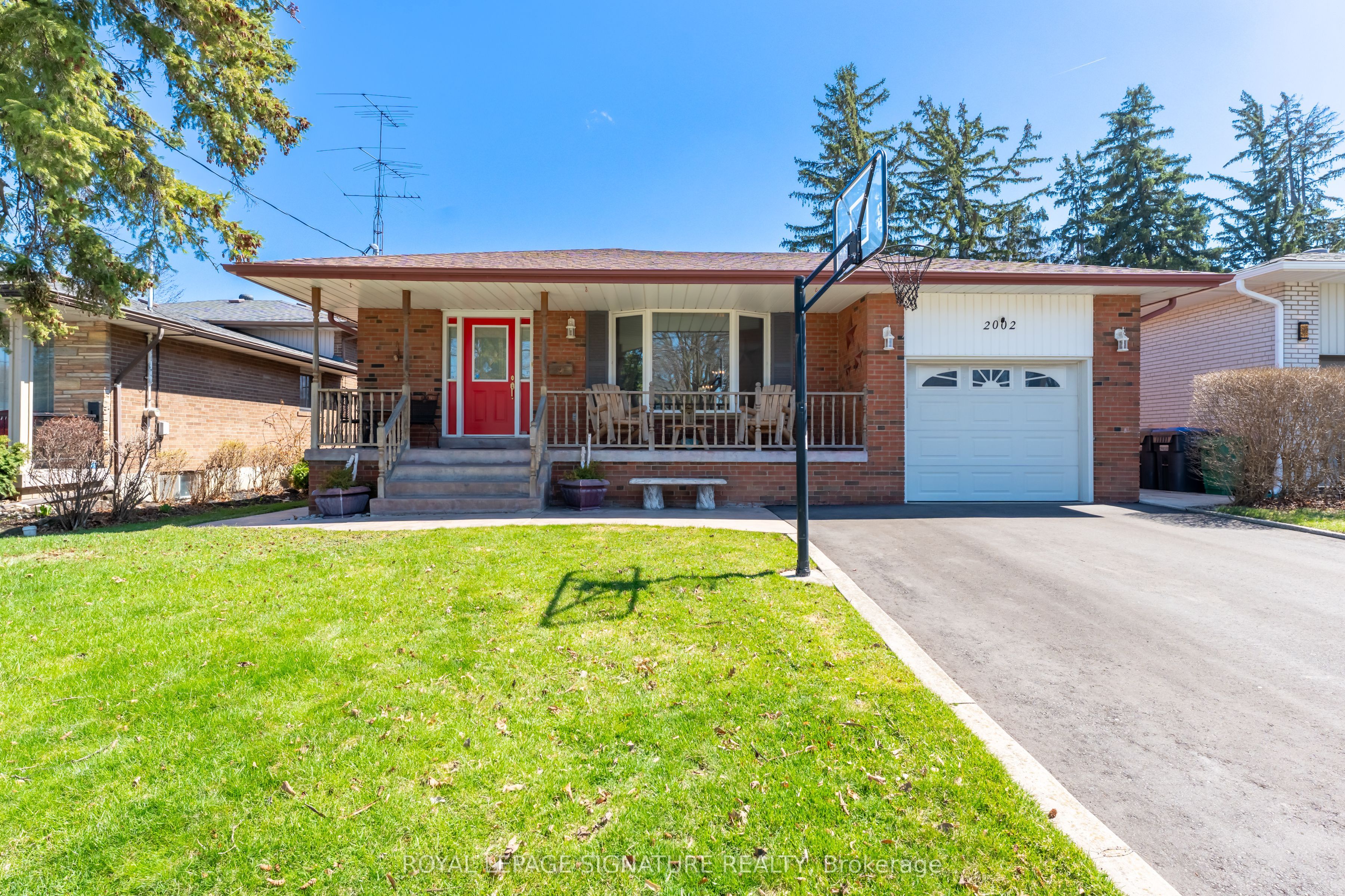 2002 Ingledale Road, Mississauga, ON L5J 2H2 photo 2